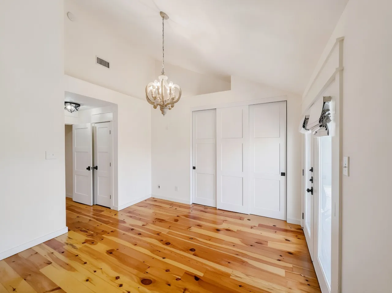 Single Family Residence For Rent in Dallas County , 4011 Rosser Square, Dallas, Texas 75244, 2 Bedrooms, 2 Bathrooms, 1 Garage spaces, 1,036 Sqft, built in 1981, Preowned, Price $2,695, mls#21259277, Real Estate Agent in Dallas, Homes For Rent in Dallas county, Homes For Rent in Dallas, Realtor in Dallas Texas, Real Estate Brokerage Independent Realty Texas, Luminita Cordes Realtor
