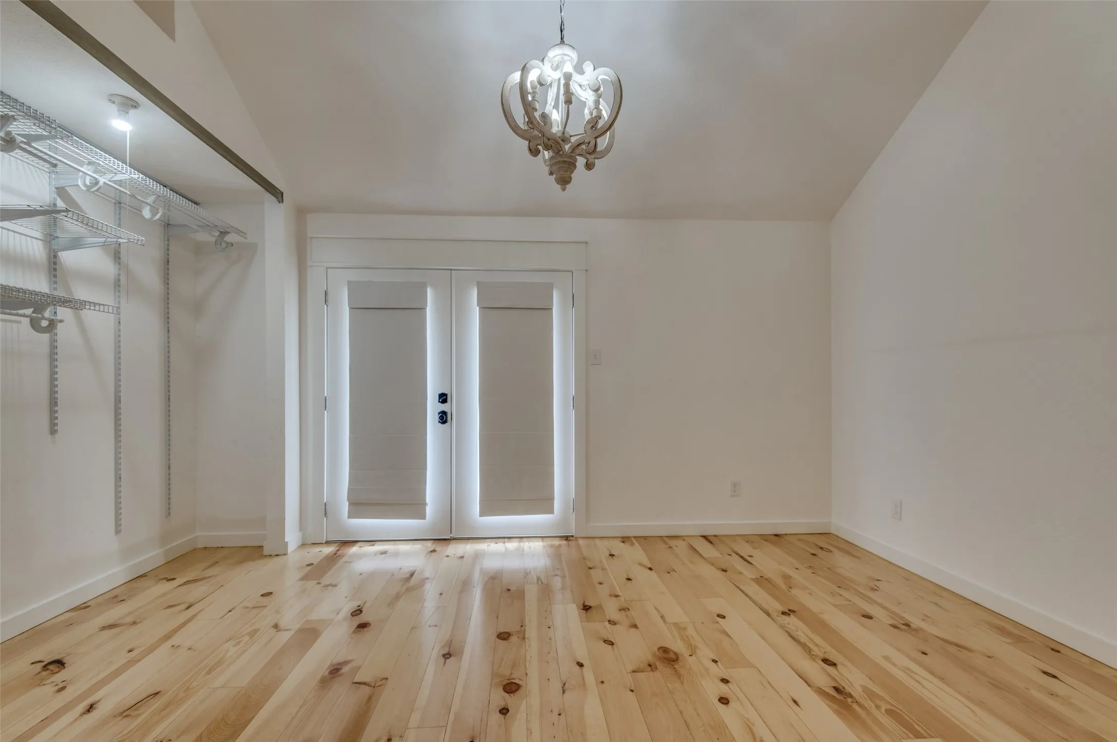 Single Family Residence For Rent in Dallas County , 4011 Rosser Square, Dallas, Texas 75244, 2 Bedrooms, 2 Bathrooms, 1 Garage spaces, 1,036 Sqft, built in 1981, Preowned, Price $2,695, mls#21259277, Real Estate Agent in Dallas, Homes For Rent in Dallas county, Homes For Rent in Dallas, Realtor in Dallas Texas, Real Estate Brokerage Independent Realty Texas, Luminita Cordes Realtor