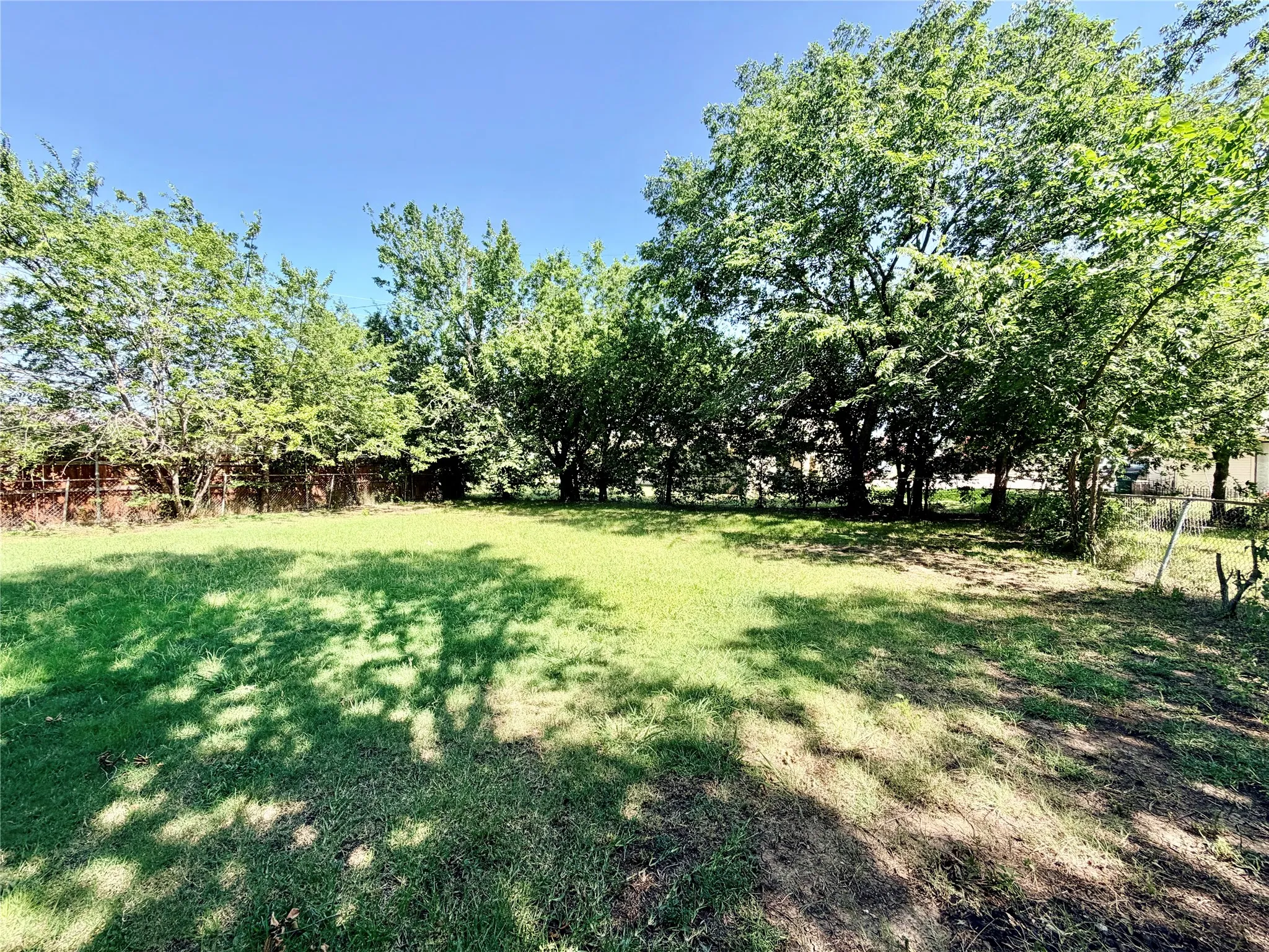 Single Family Residence For Rent in Denton County , 712 Juno Lane, Denton, Texas 76209, 2 Bedroom, 1 Bathroom, 1 Garage spaces, 630 Sqft, built in 1965, Preowned, mls#21247224, Real Estate Agent in Denton, Homes For Rent in Denton county, Homes For Rent in Denton, Realtor in Denton Texas, Real Estate Brokerage Independent Realty Texas, Luminita Cordes Realtor