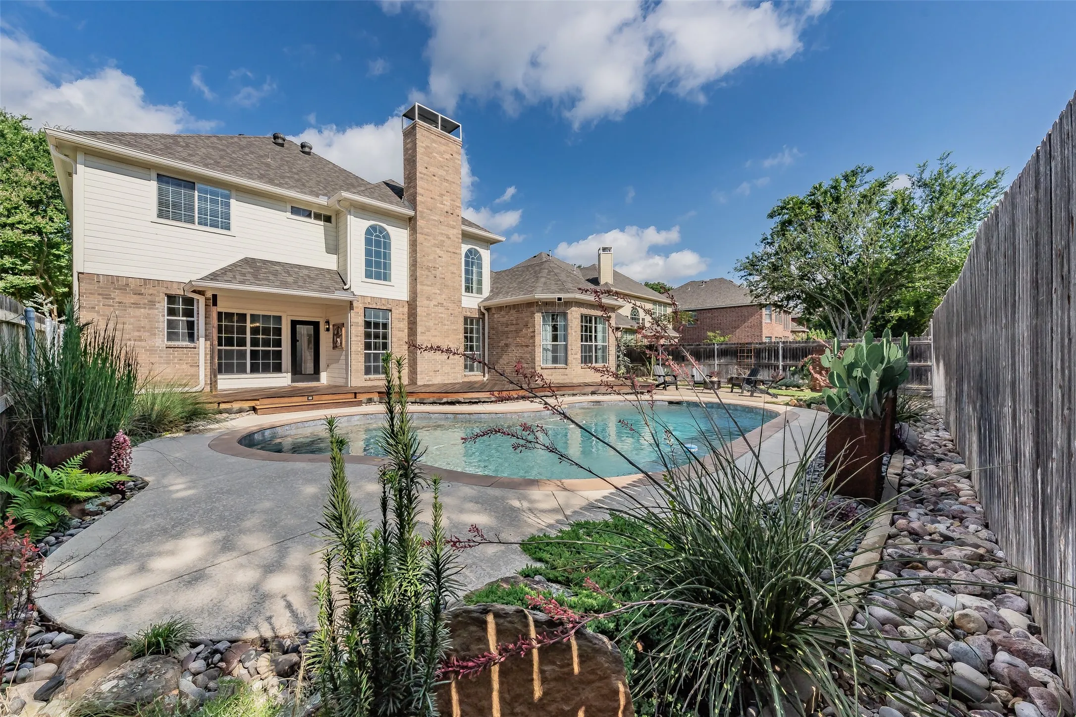 Single Family Residence For Sale in Tarrant County , 217 Huffman Bluff, Keller, Texas 76248, 4 Bedroom, 4 Bathroom, 2 Garage spaces, 3,190 Sqft, built in 2004, mls#21258756, Real Estate Agent in Keller, Homes For Sale in Tarrant county, Homes For Sale in Keller, Realtor in Keller Texas, Real Estate Brokerage Independent Realty Texas, Luminita Cordes Realtor