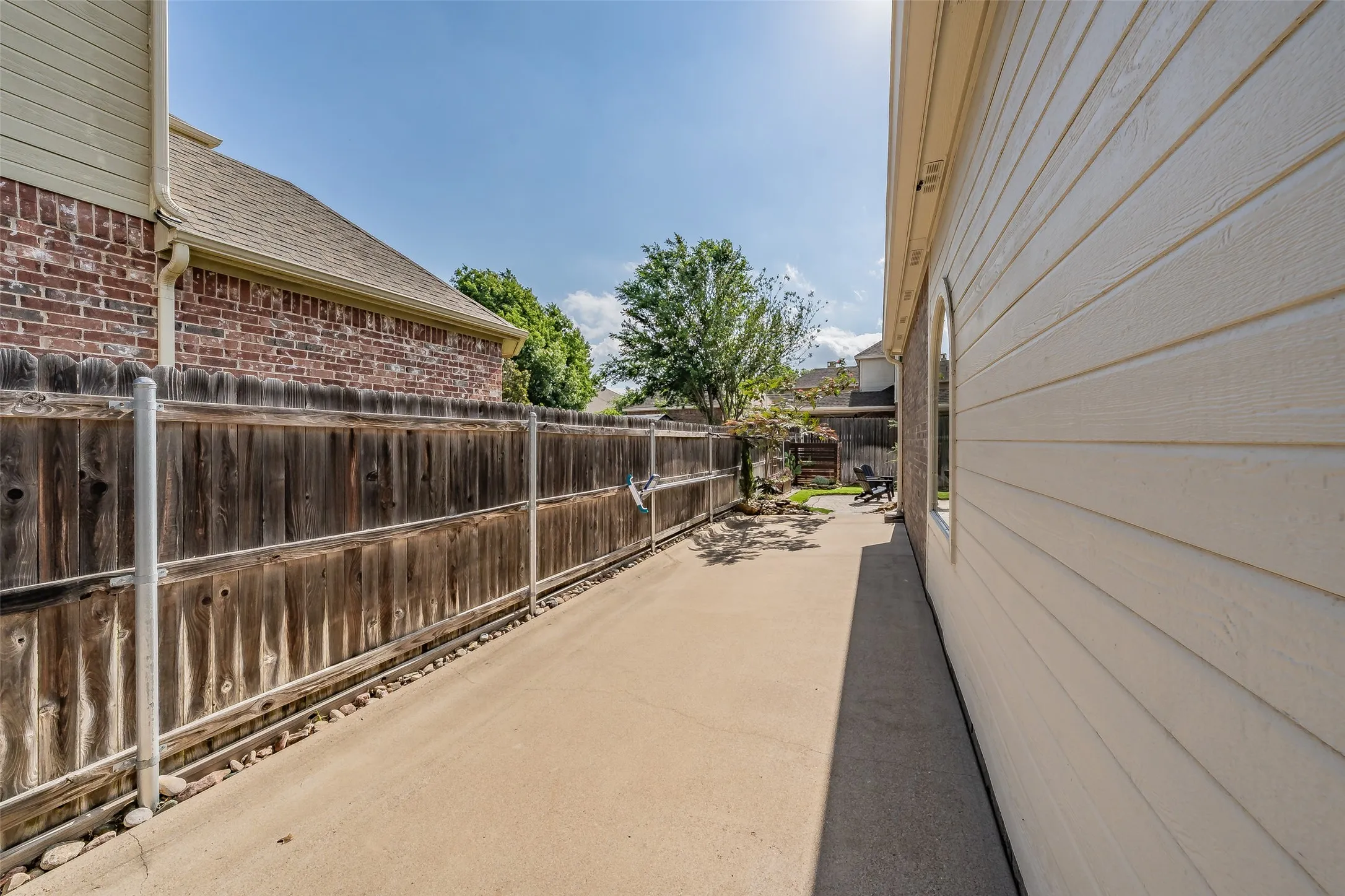 Single Family Residence For Sale in Tarrant County , 217 Huffman Bluff, Keller, Texas 76248, 4 Bedroom, 4 Bathroom, 2 Garage spaces, 3,190 Sqft, built in 2004, mls#21258756, Real Estate Agent in Keller, Homes For Sale in Tarrant county, Homes For Sale in Keller, Realtor in Keller Texas, Real Estate Brokerage Independent Realty Texas, Luminita Cordes Realtor