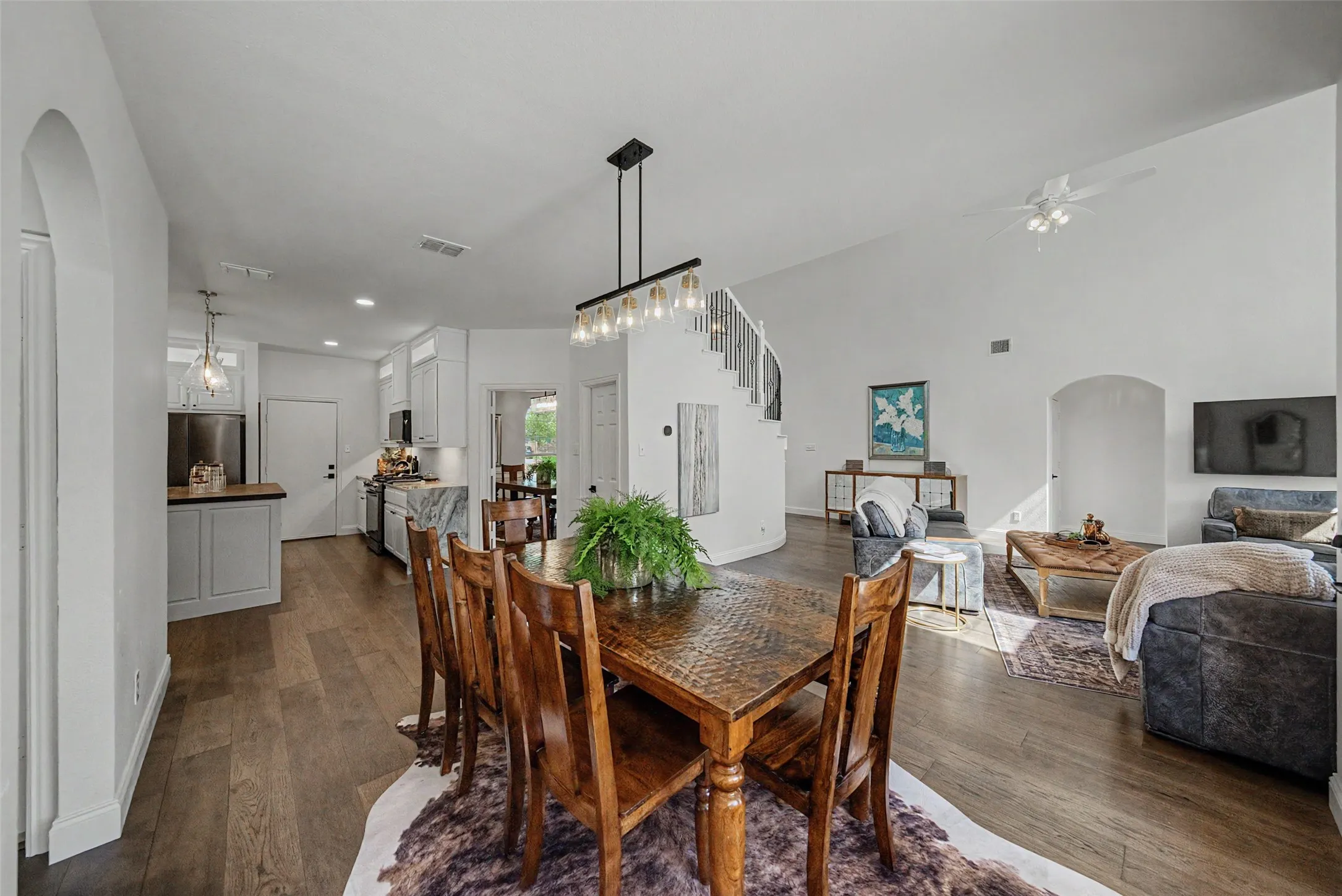 Single Family Residence For Sale in Tarrant County , 217 Huffman Bluff, Keller, Texas 76248, 4 Bedroom, 4 Bathroom, 2 Garage spaces, 3,190 Sqft, built in 2004, mls#21258756, Real Estate Agent in Keller, Homes For Sale in Tarrant county, Homes For Sale in Keller, Realtor in Keller Texas, Real Estate Brokerage Independent Realty Texas, Luminita Cordes Realtor