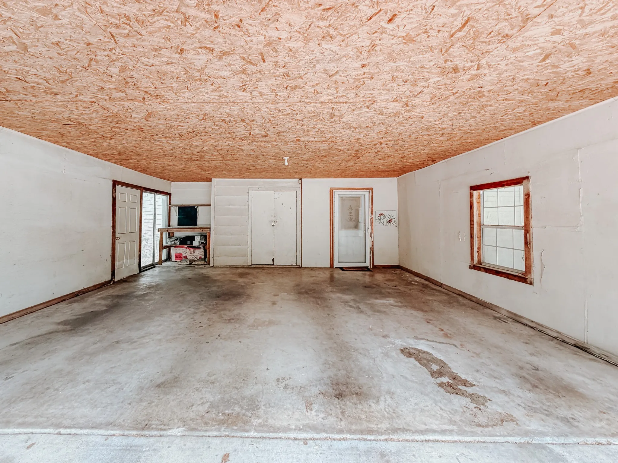 Single Family Residence For Sale in Navarro County , 303 N 30th Street, Corsicana, Texas 75110, 3 Bedroom, 2 Bathroom, Garage spaces, 1,717 Sqft, built in 1979, mls#21259033, Real Estate Agent in Corsicana, Homes For Sale in Navarro county, Homes For Sale in Corsicana, Realtor in Corsicana Texas, Real Estate Brokerage Independent Realty Texas, Luminita Cordes Realtor