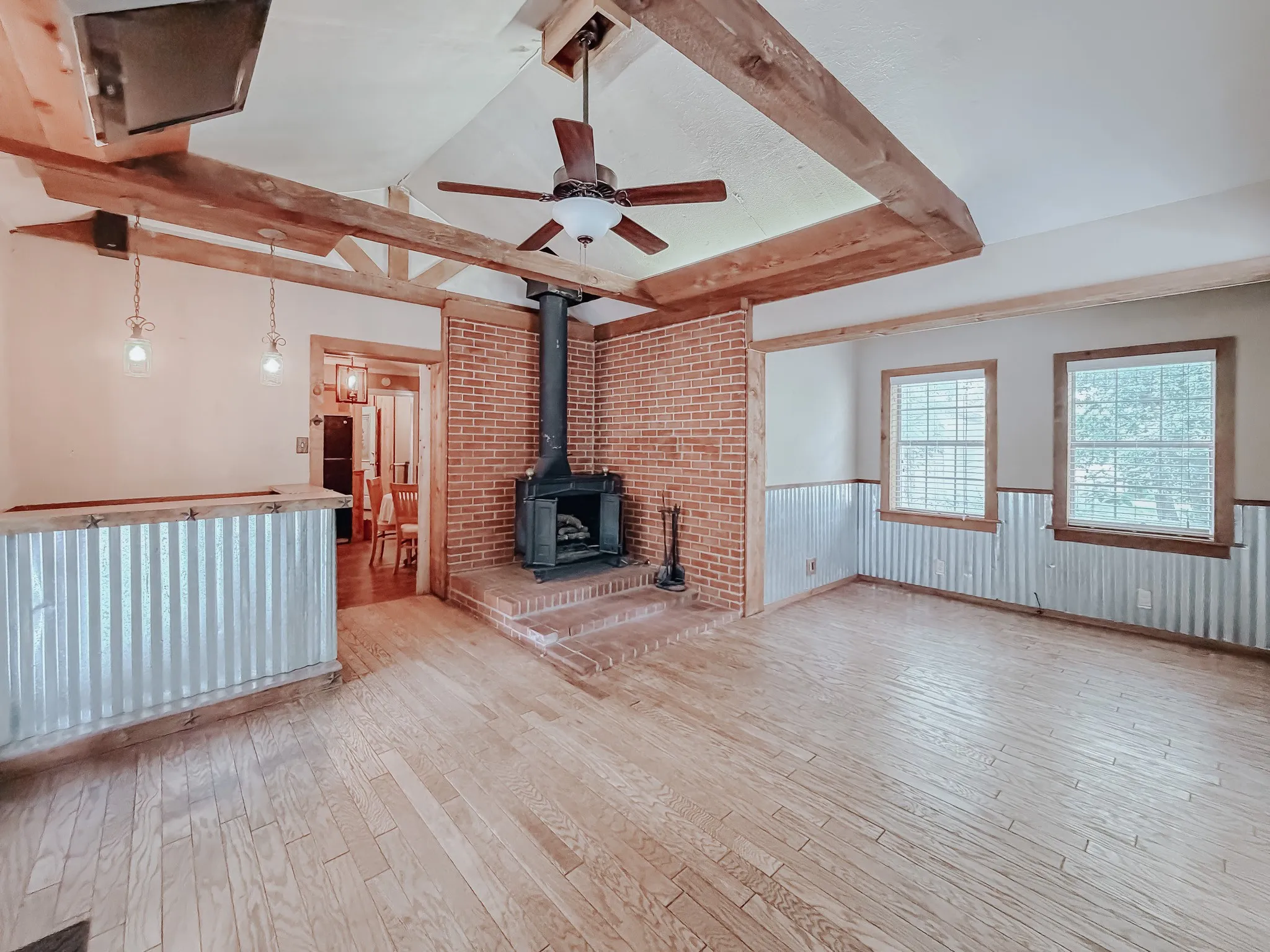 Single Family Residence For Sale in Navarro County , 303 N 30th Street, Corsicana, Texas 75110, 3 Bedroom, 2 Bathroom, Garage spaces, 1,717 Sqft, built in 1979, mls#21259033, Real Estate Agent in Corsicana, Homes For Sale in Navarro county, Homes For Sale in Corsicana, Realtor in Corsicana Texas, Real Estate Brokerage Independent Realty Texas, Luminita Cordes Realtor