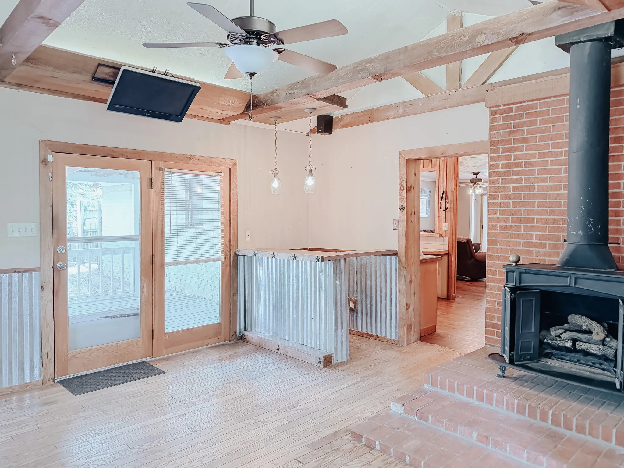 Single Family Residence For Sale in Navarro County , 303 N 30th Street, Corsicana, Texas 75110, 3 Bedroom, 2 Bathroom, Garage spaces, 1,717 Sqft, built in 1979, mls#21259033, Real Estate Agent in Corsicana, Homes For Sale in Navarro county, Homes For Sale in Corsicana, Realtor in Corsicana Texas, Real Estate Brokerage Independent Realty Texas, Luminita Cordes Realtor