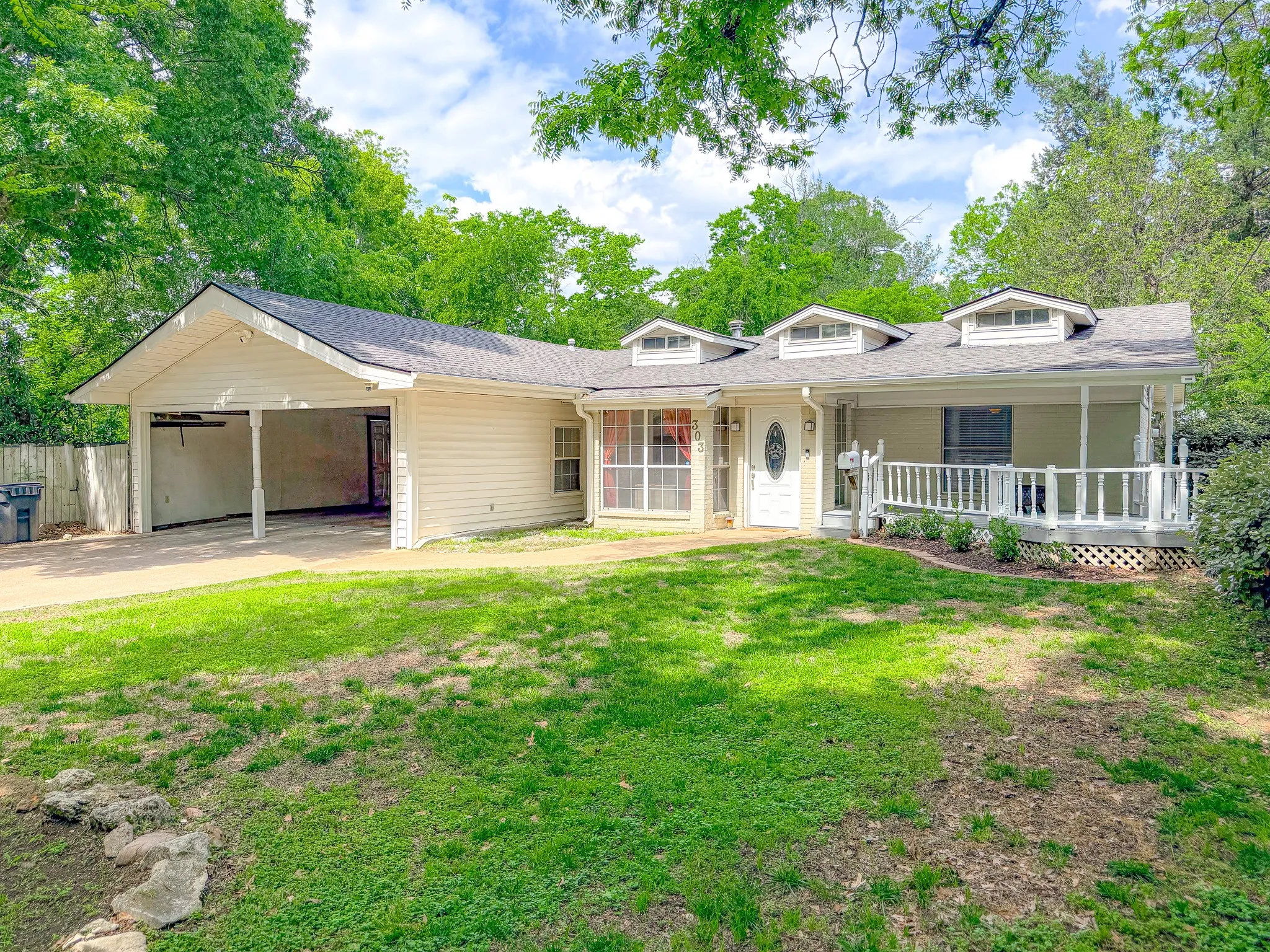 Single Family Residence For Sale in Navarro County , 303 N 30th Street, Corsicana, Texas 75110, 3 Bedroom, 2 Bathroom, Garage spaces, 1,717 Sqft, built in 1979, mls#21259033, Real Estate Agent in Corsicana, Homes For Sale in Navarro county, Homes For Sale in Corsicana, Realtor in Corsicana Texas, Real Estate Brokerage Independent Realty Texas, Luminita Cordes Realtor