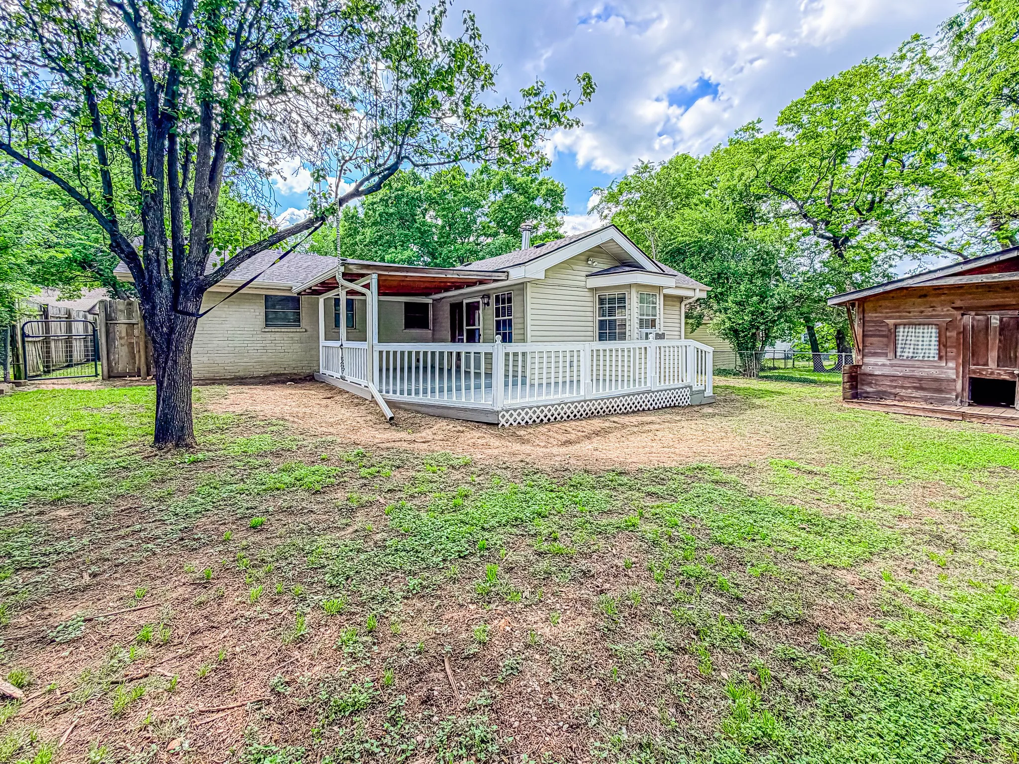 Single Family Residence For Sale in Navarro County , 303 N 30th Street, Corsicana, Texas 75110, 3 Bedroom, 2 Bathroom, Garage spaces, 1,717 Sqft, built in 1979, mls#21259033, Real Estate Agent in Corsicana, Homes For Sale in Navarro county, Homes For Sale in Corsicana, Realtor in Corsicana Texas, Real Estate Brokerage Independent Realty Texas, Luminita Cordes Realtor
