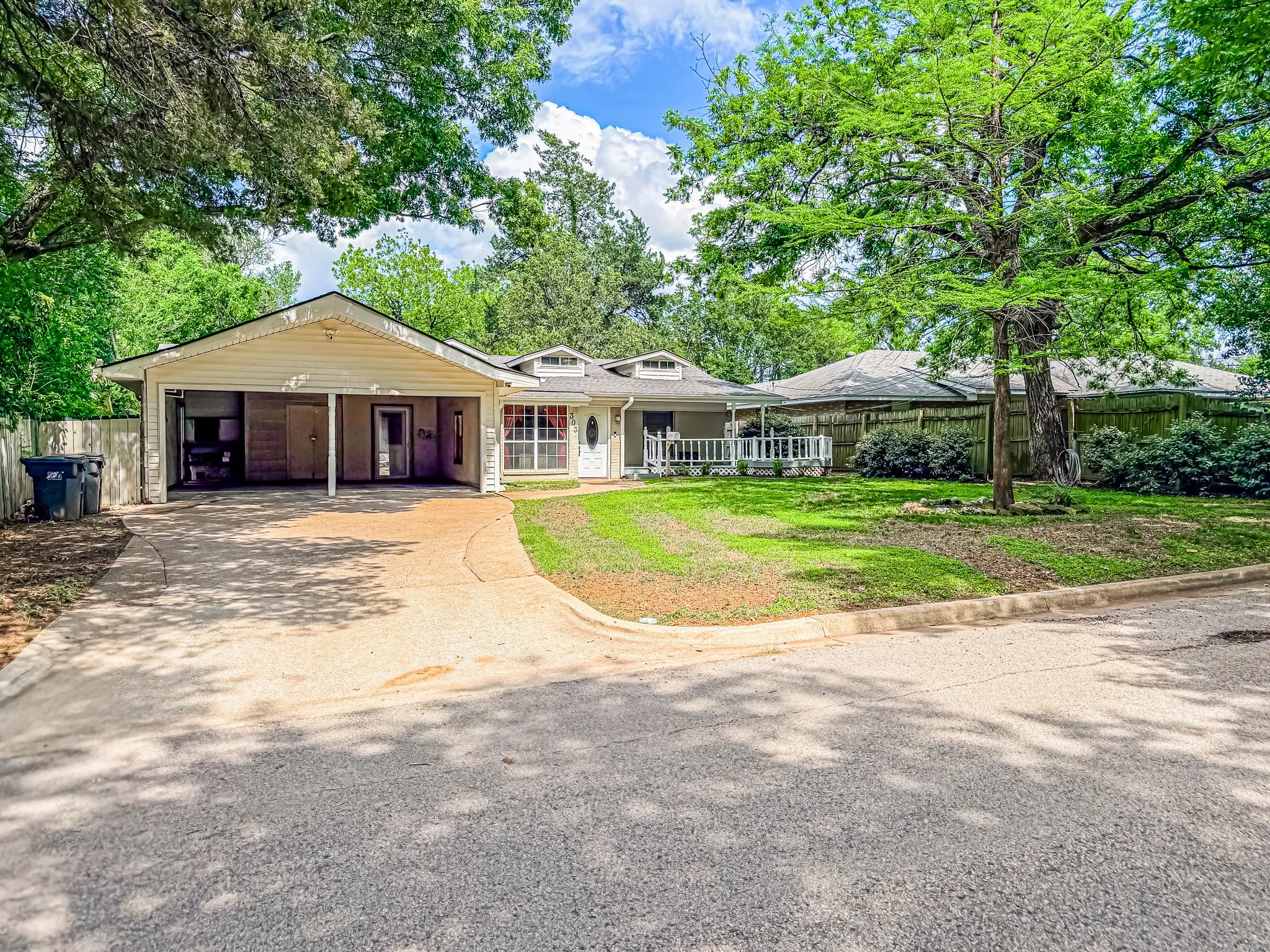 Single Family Residence For Sale in Navarro County , 303 N 30th Street, Corsicana, Texas 75110, 3 Bedroom, 2 Bathroom, Garage spaces, 1,717 Sqft, built in 1979, mls#21259033, Real Estate Agent in Corsicana, Homes For Sale in Navarro county, Homes For Sale in Corsicana, Realtor in Corsicana Texas, Real Estate Brokerage Independent Realty Texas, Luminita Cordes Realtor