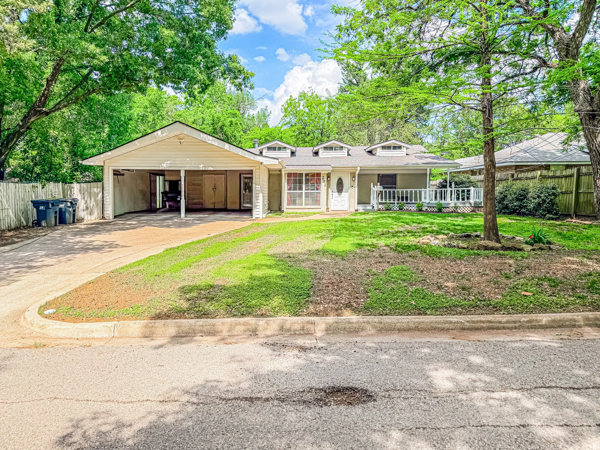 Single Family Residence For Sale in Navarro County , 303 N 30th Street, Corsicana, Texas 75110, 3 Bedroom, 2 Bathroom, Garage spaces, 1,717 Sqft, built in 1979, mls#21259033, Real Estate Agent in Corsicana, Homes For Sale in Navarro county, Homes For Sale in Corsicana, Realtor in Corsicana Texas, Real Estate Brokerage Independent Realty Texas, Luminita Cordes Realtor