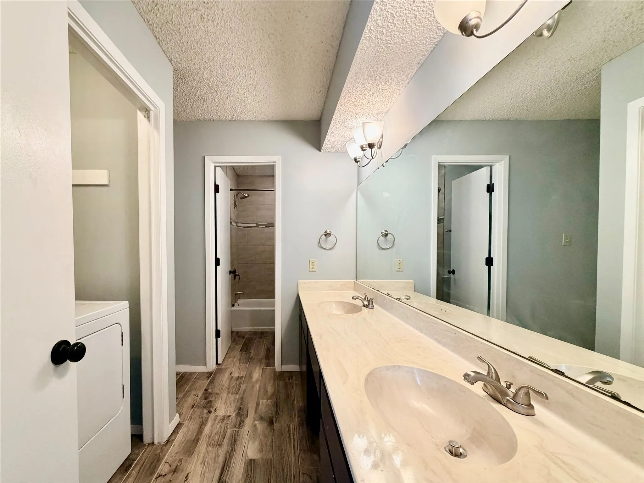 Townhouse For Rent in Denton County , 1223 Dallas Drive, Denton, Texas 76205, 2 Bedroom, 2 Bathroom, Garage spaces, 1,102 Sqft, built in 1983, Preowned, mls#21246143, Real Estate Agent in Denton, Homes For Rent in Denton county, Homes For Rent in Denton, Realtor in Denton Texas, Real Estate Brokerage Independent Realty Texas, Luminita Cordes Realtor
