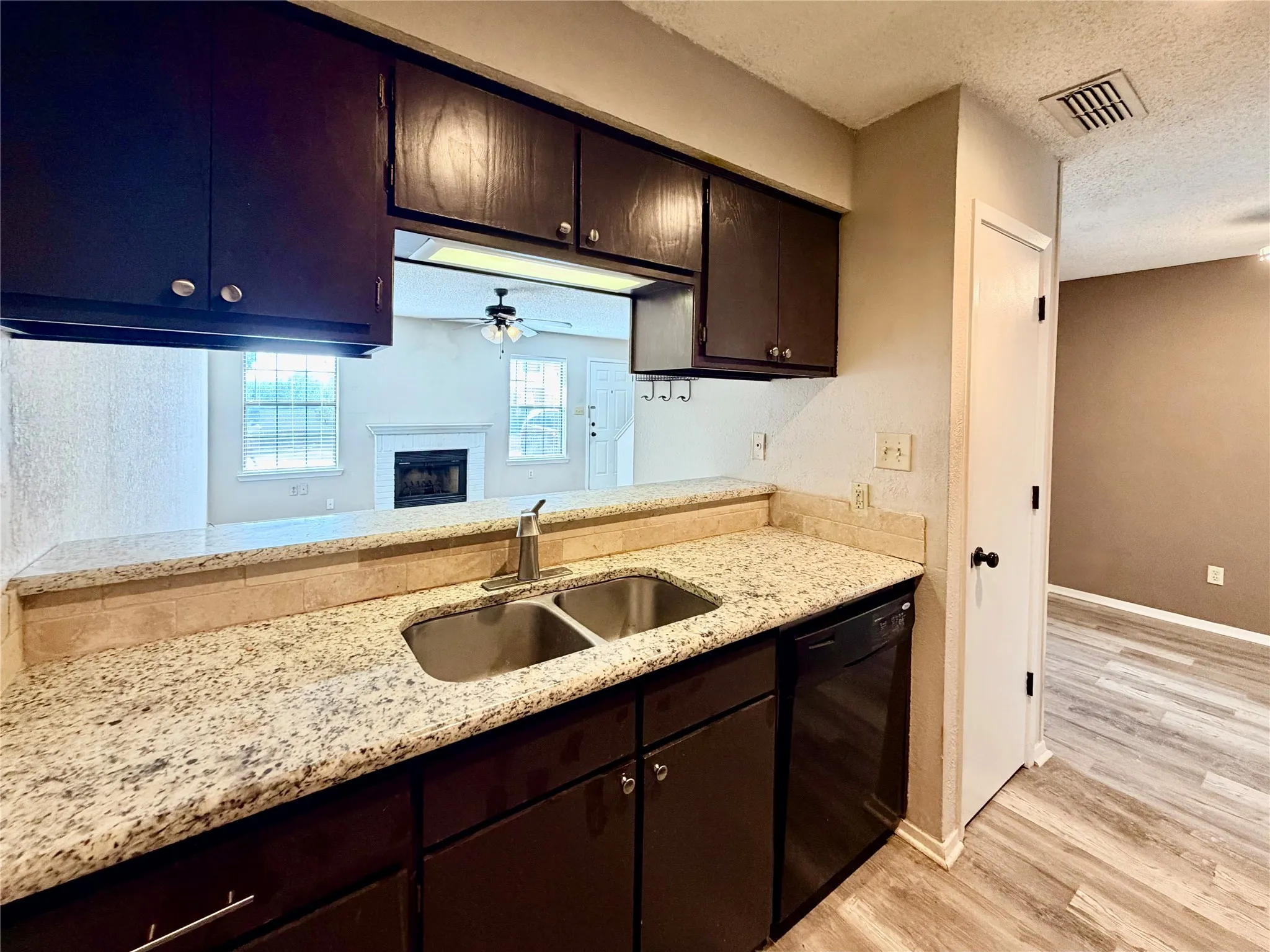 Townhouse For Rent in Denton County , 1223 Dallas Drive, Denton, Texas 76205, 2 Bedroom, 2 Bathroom, Garage spaces, 1,102 Sqft, built in 1983, Preowned, mls#21246143, Real Estate Agent in Denton, Homes For Rent in Denton county, Homes For Rent in Denton, Realtor in Denton Texas, Real Estate Brokerage Independent Realty Texas, Luminita Cordes Realtor