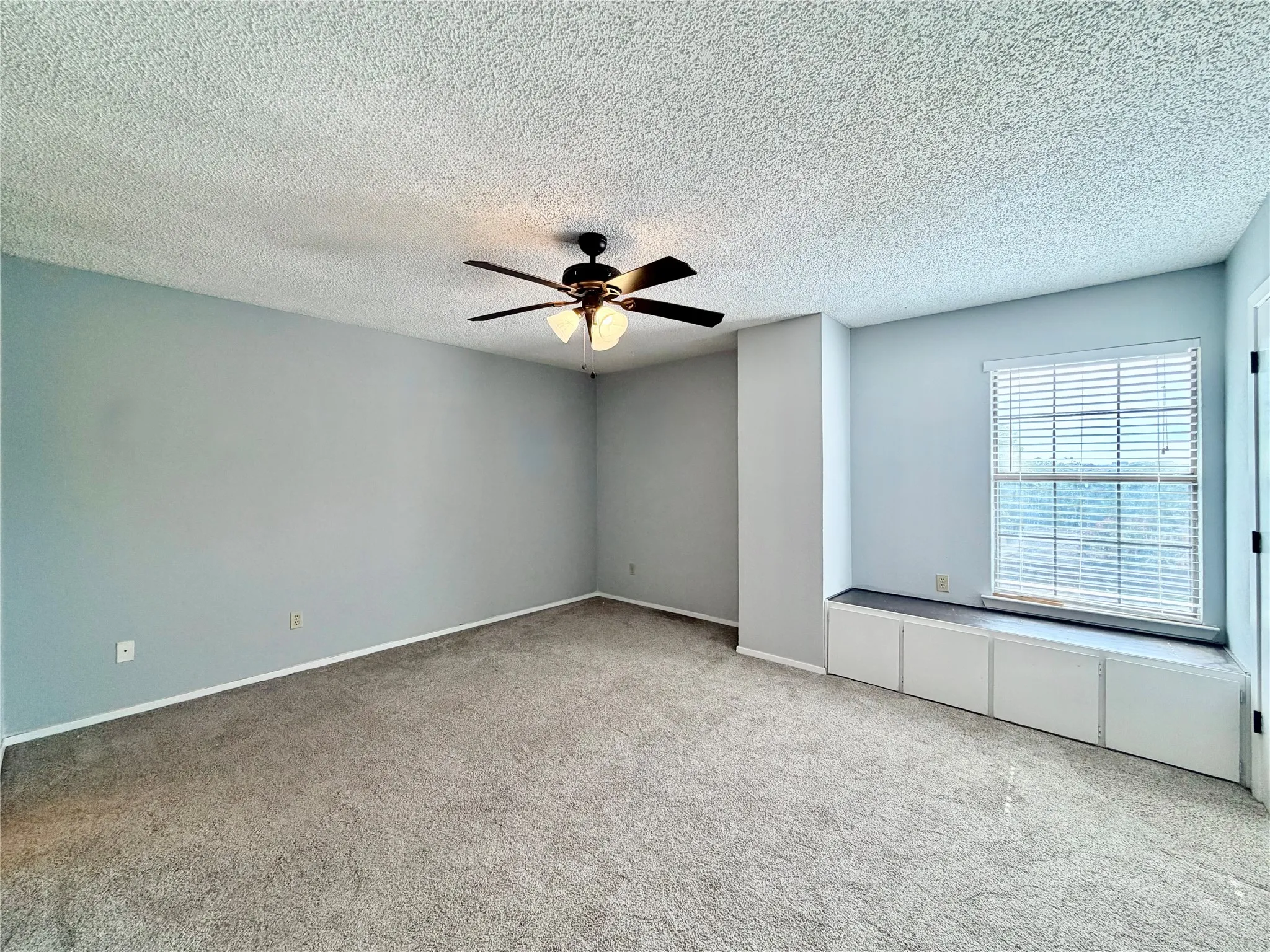Townhouse For Rent in Denton County , 1223 Dallas Drive, Denton, Texas 76205, 2 Bedroom, 2 Bathroom, Garage spaces, 1,102 Sqft, built in 1983, Preowned, mls#21246143, Real Estate Agent in Denton, Homes For Rent in Denton county, Homes For Rent in Denton, Realtor in Denton Texas, Real Estate Brokerage Independent Realty Texas, Luminita Cordes Realtor