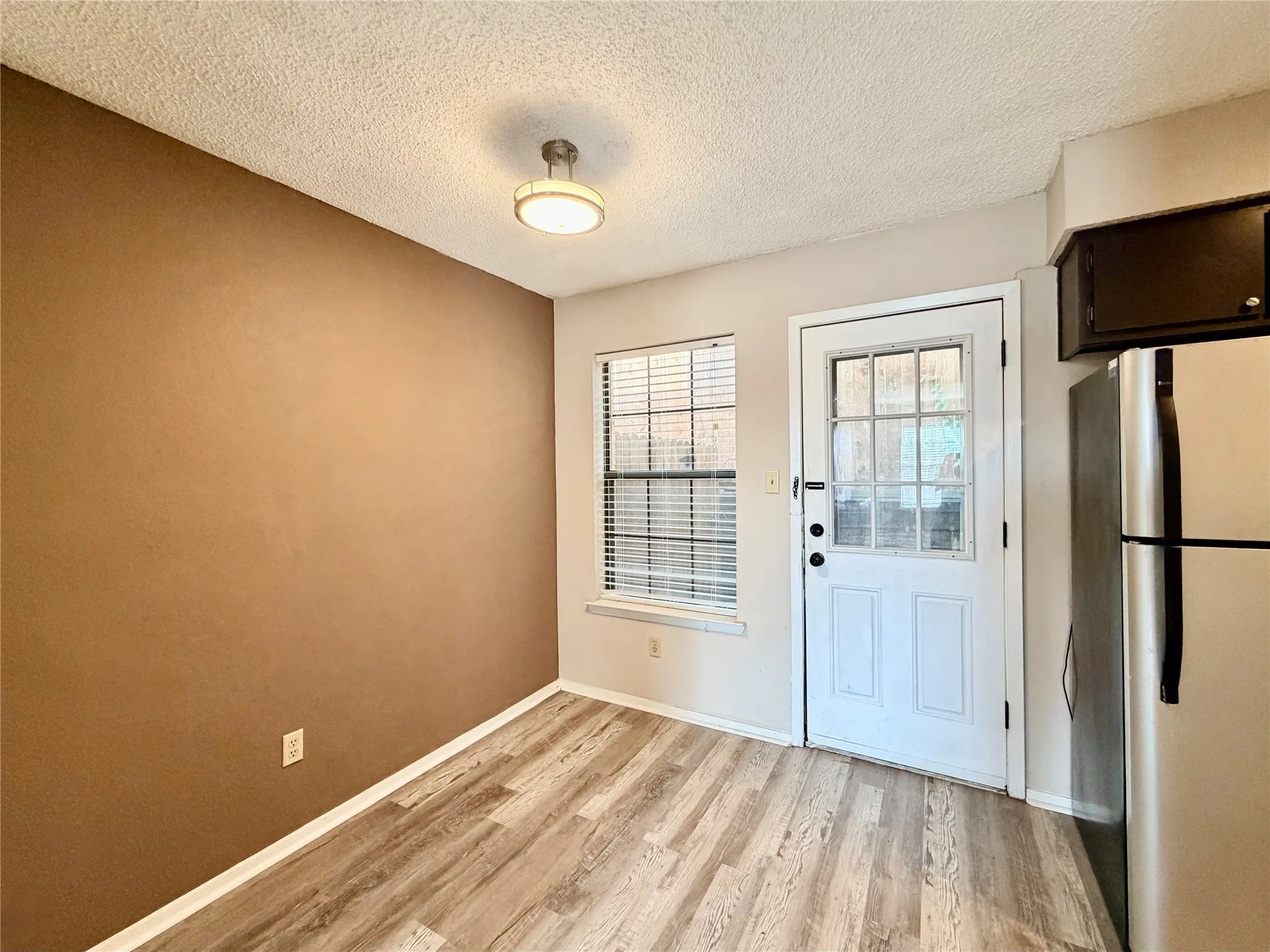 Townhouse For Rent in Denton County , 1223 Dallas Drive, Denton, Texas 76205, 2 Bedroom, 2 Bathroom, Garage spaces, 1,102 Sqft, built in 1983, Preowned, mls#21246143, Real Estate Agent in Denton, Homes For Rent in Denton county, Homes For Rent in Denton, Realtor in Denton Texas, Real Estate Brokerage Independent Realty Texas, Luminita Cordes Realtor