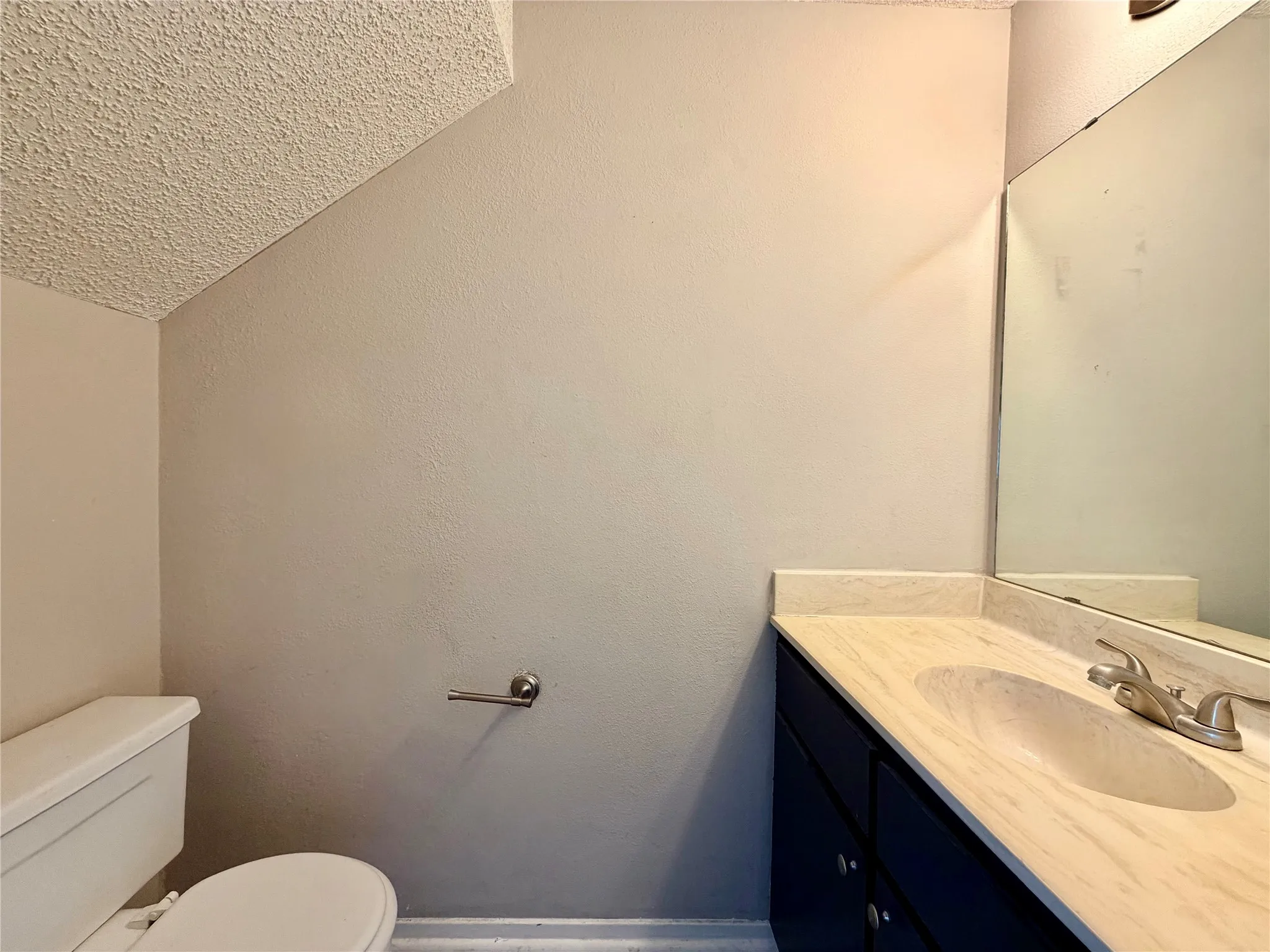 Townhouse For Rent in Denton County , 1223 Dallas Drive, Denton, Texas 76205, 2 Bedroom, 2 Bathroom, Garage spaces, 1,102 Sqft, built in 1983, Preowned, mls#21246143, Real Estate Agent in Denton, Homes For Rent in Denton county, Homes For Rent in Denton, Realtor in Denton Texas, Real Estate Brokerage Independent Realty Texas, Luminita Cordes Realtor