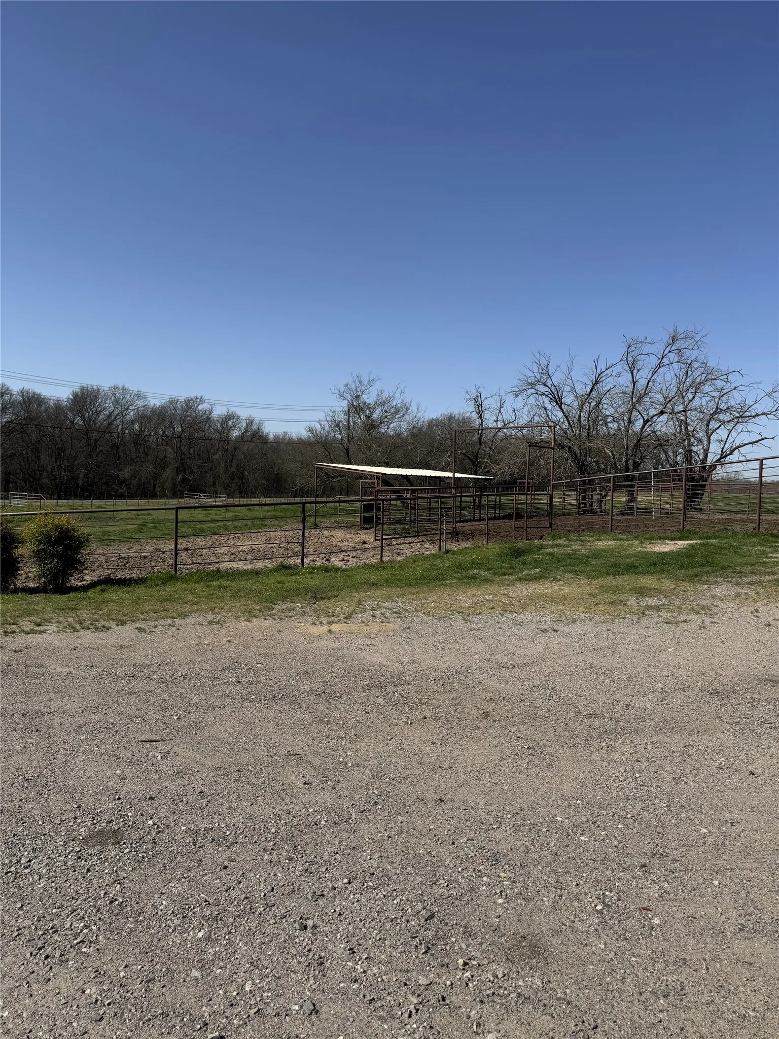 Single Family Residence For Sale in Grayson County , 655 Loftice Road, Gunter, Texas 75058, 3 Bedrooms, 4 Bathrooms, 3 Garage spaces, 3,126 Sqft, built in 2001, Price $5,000,000, mls#21258892, Real Estate Agent in Gunter, Homes For Sale in Grayson county, Homes For Sale in Gunter, Realtor in Gunter Texas, Real Estate Brokerage Independent Realty Texas, Luminita Cordes Realtor