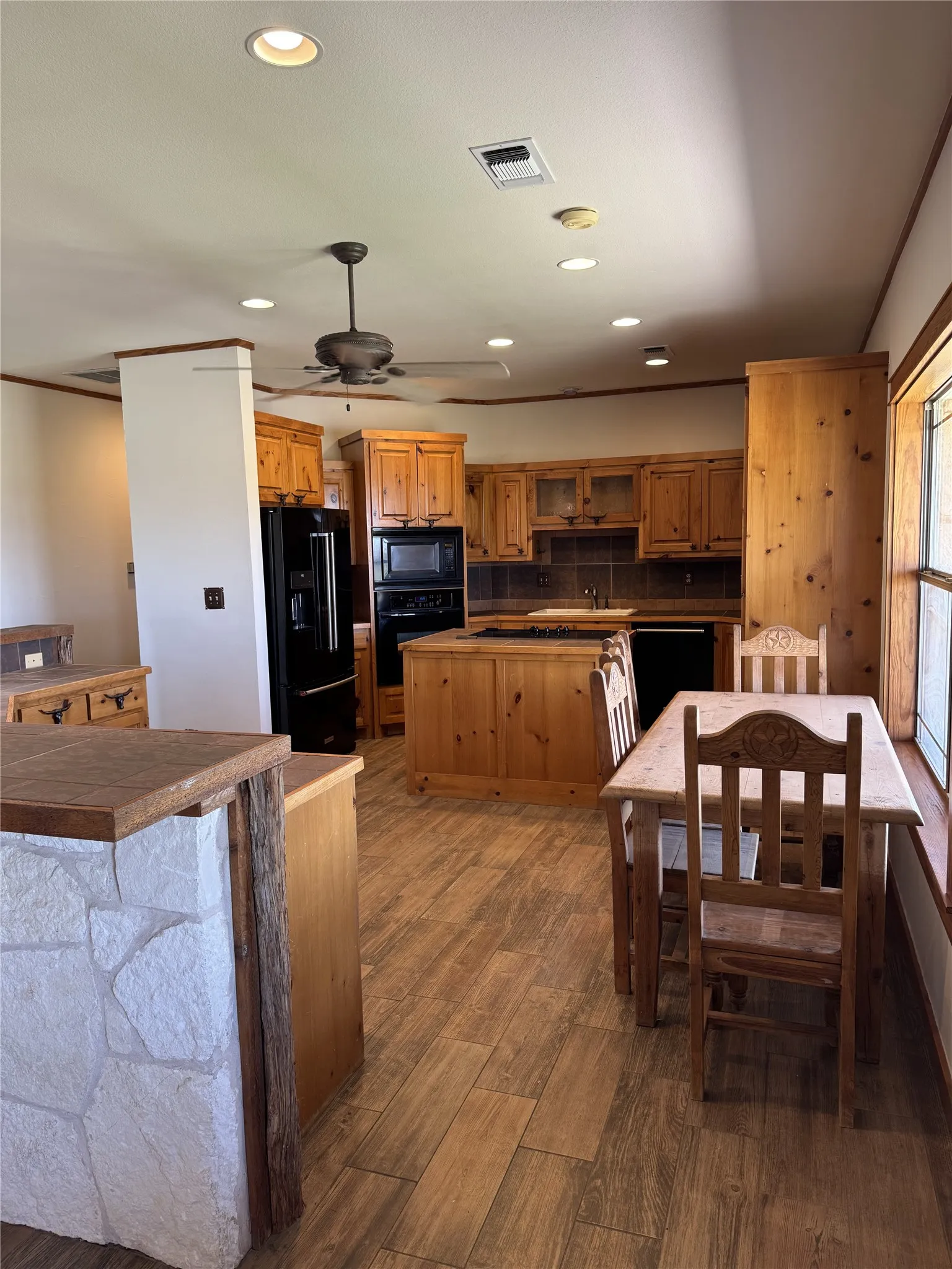 Single Family Residence For Sale in Grayson County , 655 Loftice Road, Gunter, Texas 75058, 3 Bedrooms, 4 Bathrooms, 3 Garage spaces, 3,126 Sqft, built in 2001, Price $5,000,000, mls#21258892, Real Estate Agent in Gunter, Homes For Sale in Grayson county, Homes For Sale in Gunter, Realtor in Gunter Texas, Real Estate Brokerage Independent Realty Texas, Luminita Cordes Realtor
