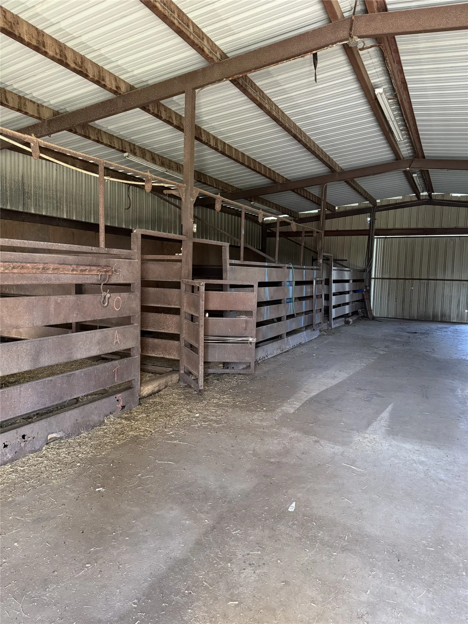 Single Family Residence For Sale in Grayson County , 655 Loftice Road, Gunter, Texas 75058, 3 Bedrooms, 4 Bathrooms, 3 Garage spaces, 3,126 Sqft, built in 2001, Price $5,000,000, mls#21258892, Real Estate Agent in Gunter, Homes For Sale in Grayson county, Homes For Sale in Gunter, Realtor in Gunter Texas, Real Estate Brokerage Independent Realty Texas, Luminita Cordes Realtor