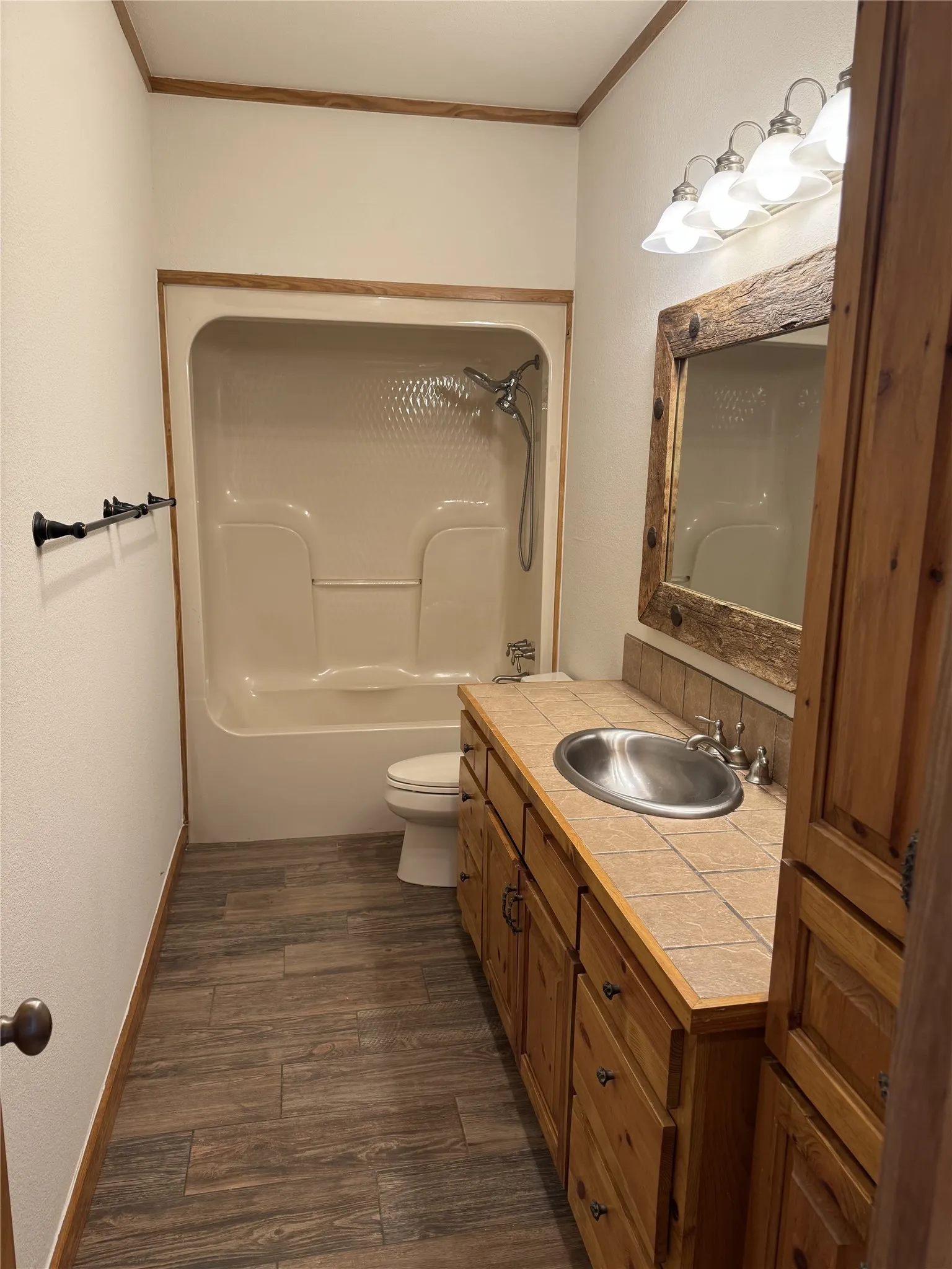 Single Family Residence For Sale in Grayson County , 655 Loftice Road, Gunter, Texas 75058, 3 Bedrooms, 4 Bathrooms, 3 Garage spaces, 3,126 Sqft, built in 2001, Price $5,000,000, mls#21258892, Real Estate Agent in Gunter, Homes For Sale in Grayson county, Homes For Sale in Gunter, Realtor in Gunter Texas, Real Estate Brokerage Independent Realty Texas, Luminita Cordes Realtor