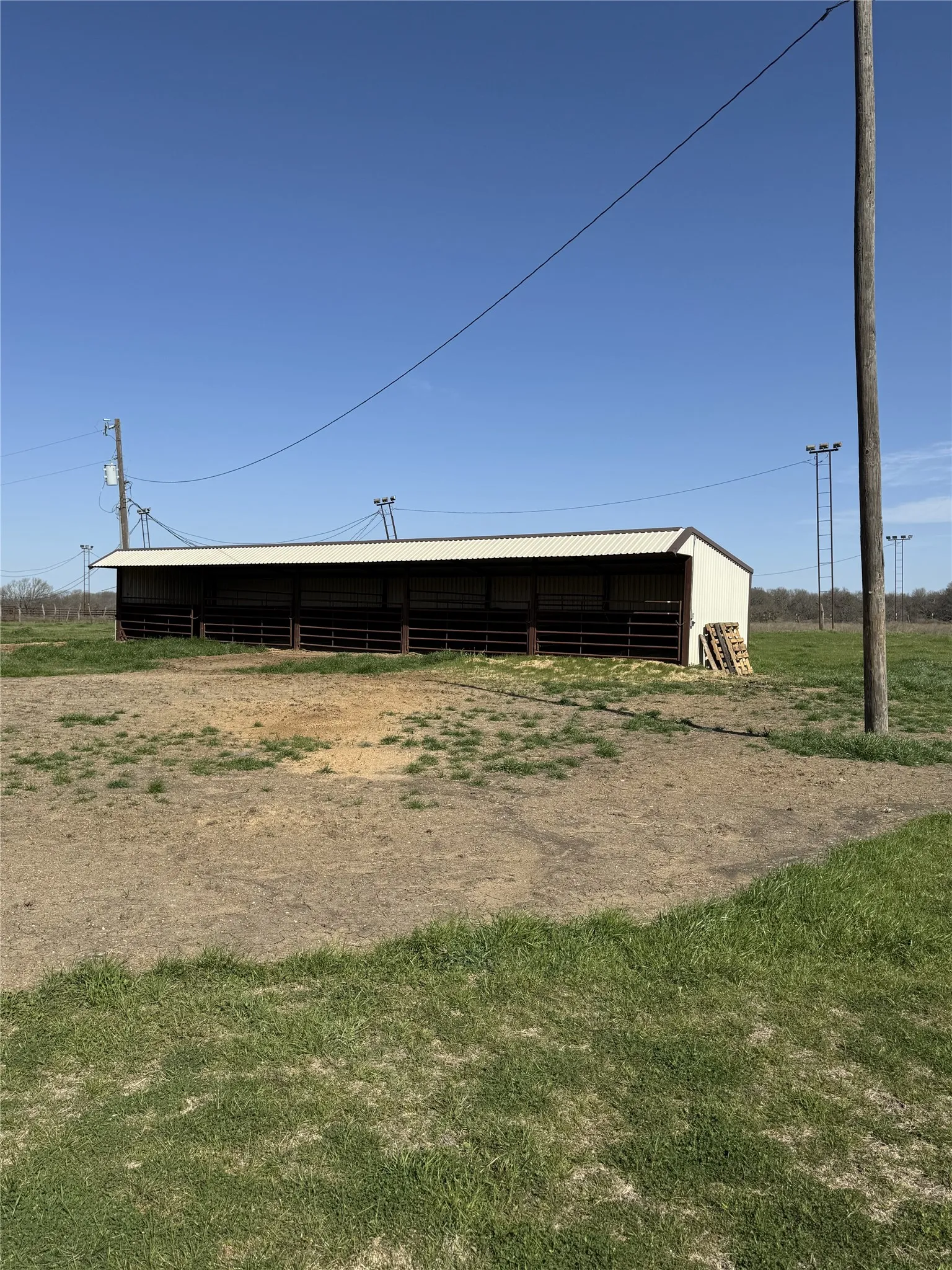 Single Family Residence For Sale in Grayson County , 655 Loftice Road, Gunter, Texas 75058, 3 Bedrooms, 4 Bathrooms, 3 Garage spaces, 3,126 Sqft, built in 2001, Price $5,000,000, mls#21258892, Real Estate Agent in Gunter, Homes For Sale in Grayson county, Homes For Sale in Gunter, Realtor in Gunter Texas, Real Estate Brokerage Independent Realty Texas, Luminita Cordes Realtor