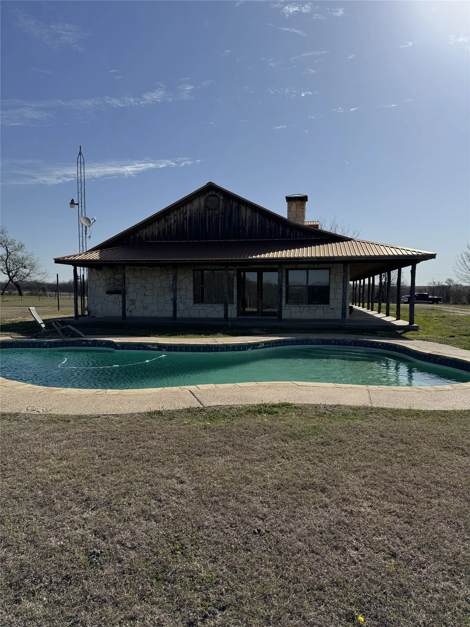 Single Family Residence For Sale in Grayson County , 655 Loftice Road, Gunter, Texas 75058, 3 Bedrooms, 4 Bathrooms, 3 Garage spaces, 3,126 Sqft, built in 2001, Price $5,000,000, mls#21258892, Real Estate Agent in Gunter, Homes For Sale in Grayson county, Homes For Sale in Gunter, Realtor in Gunter Texas, Real Estate Brokerage Independent Realty Texas, Luminita Cordes Realtor