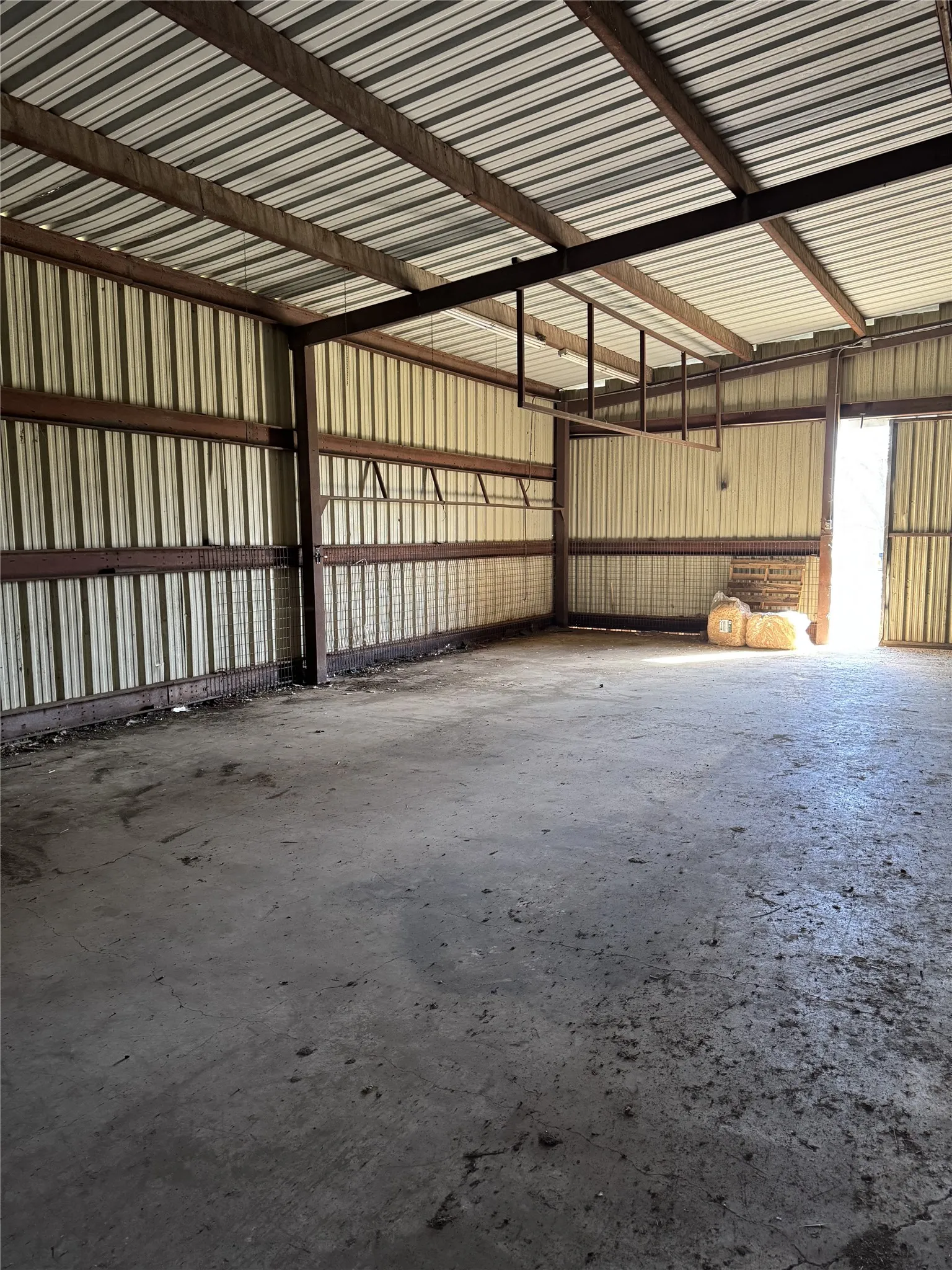 Single Family Residence For Sale in Grayson County , 655 Loftice Road, Gunter, Texas 75058, 3 Bedrooms, 4 Bathrooms, 3 Garage spaces, 3,126 Sqft, built in 2001, Price $5,000,000, mls#21258892, Real Estate Agent in Gunter, Homes For Sale in Grayson county, Homes For Sale in Gunter, Realtor in Gunter Texas, Real Estate Brokerage Independent Realty Texas, Luminita Cordes Realtor