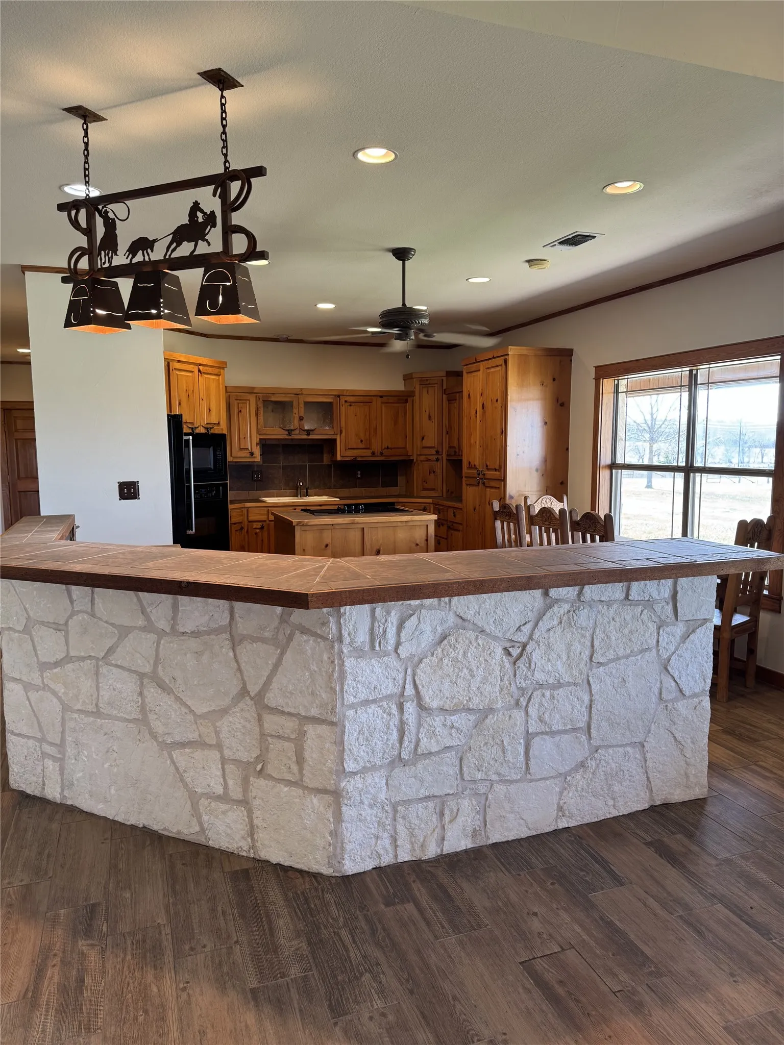 Single Family Residence For Sale in Grayson County , 655 Loftice Road, Gunter, Texas 75058, 3 Bedrooms, 4 Bathrooms, 3 Garage spaces, 3,126 Sqft, built in 2001, Price $5,000,000, mls#21258892, Real Estate Agent in Gunter, Homes For Sale in Grayson county, Homes For Sale in Gunter, Realtor in Gunter Texas, Real Estate Brokerage Independent Realty Texas, Luminita Cordes Realtor