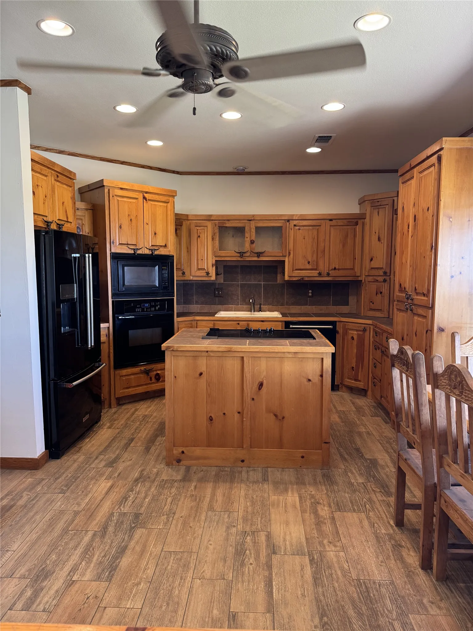 Single Family Residence For Sale in Grayson County , 655 Loftice Road, Gunter, Texas 75058, 3 Bedrooms, 4 Bathrooms, 3 Garage spaces, 3,126 Sqft, built in 2001, Price $5,000,000, mls#21258892, Real Estate Agent in Gunter, Homes For Sale in Grayson county, Homes For Sale in Gunter, Realtor in Gunter Texas, Real Estate Brokerage Independent Realty Texas, Luminita Cordes Realtor