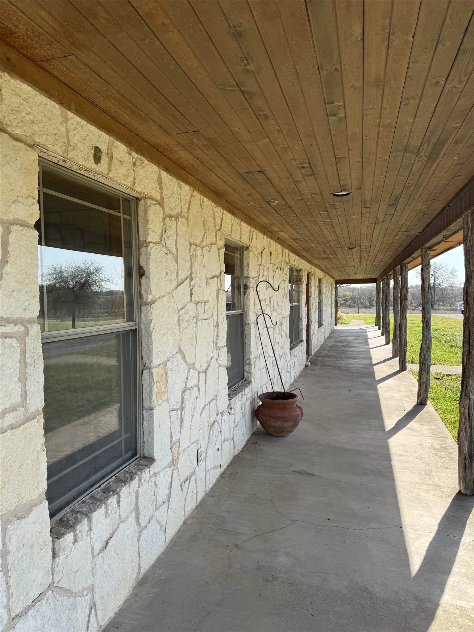 Single Family Residence For Sale in Grayson County , 655 Loftice Road, Gunter, Texas 75058, 3 Bedrooms, 4 Bathrooms, 3 Garage spaces, 3,126 Sqft, built in 2001, Price $5,000,000, mls#21258892, Real Estate Agent in Gunter, Homes For Sale in Grayson county, Homes For Sale in Gunter, Realtor in Gunter Texas, Real Estate Brokerage Independent Realty Texas, Luminita Cordes Realtor