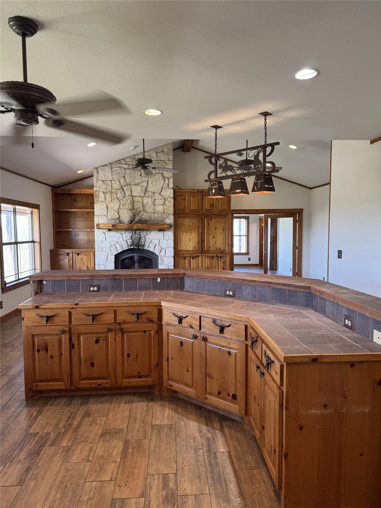 Single Family Residence For Sale in Grayson County , 655 Loftice Road, Gunter, Texas 75058, 3 Bedrooms, 4 Bathrooms, 3 Garage spaces, 3,126 Sqft, built in 2001, Price $5,000,000, mls#21258892, Real Estate Agent in Gunter, Homes For Sale in Grayson county, Homes For Sale in Gunter, Realtor in Gunter Texas, Real Estate Brokerage Independent Realty Texas, Luminita Cordes Realtor