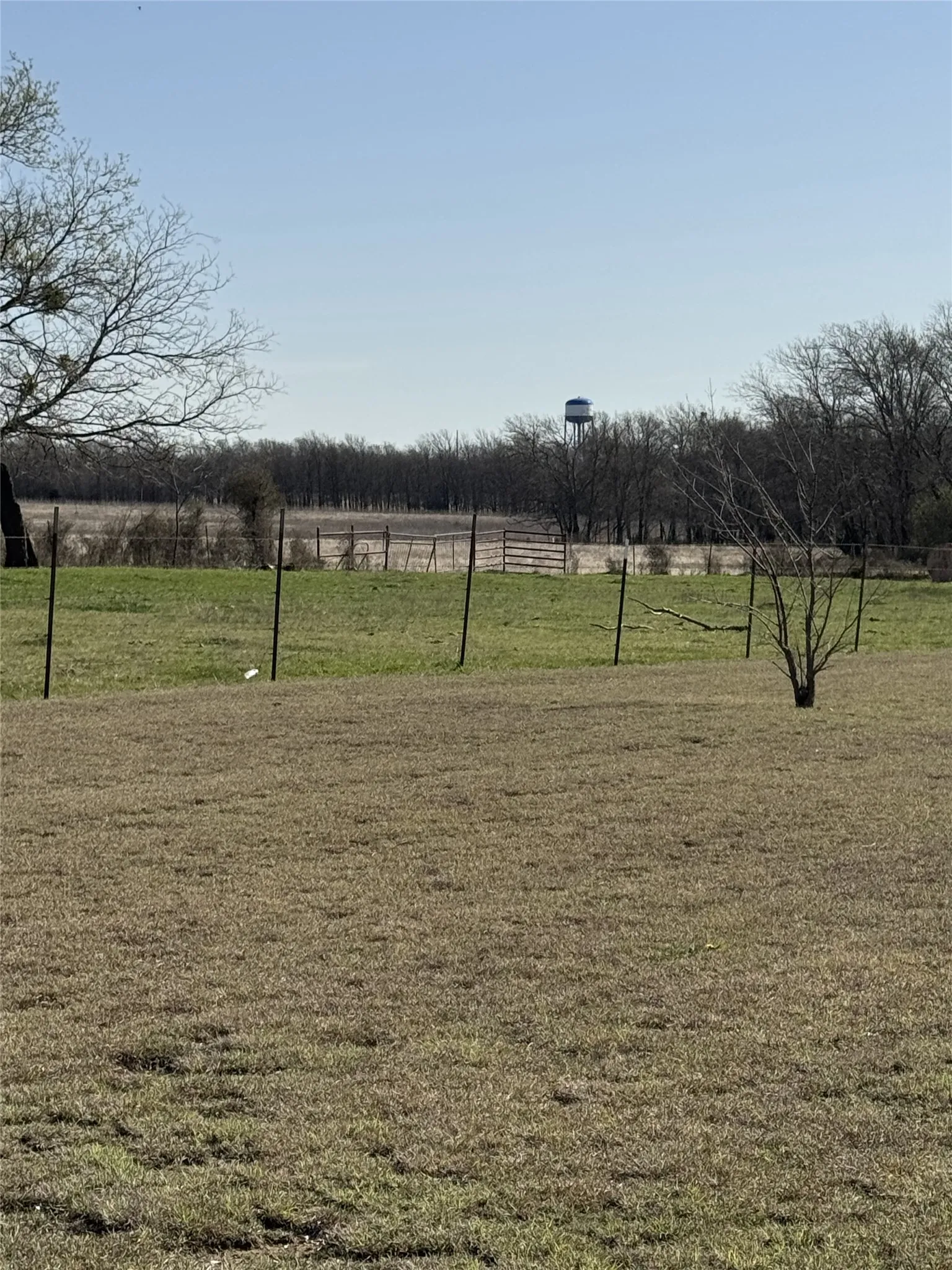 Single Family Residence For Sale in Grayson County , 655 Loftice Road, Gunter, Texas 75058, 3 Bedrooms, 4 Bathrooms, 3 Garage spaces, 3,126 Sqft, built in 2001, Price $5,000,000, mls#21258892, Real Estate Agent in Gunter, Homes For Sale in Grayson county, Homes For Sale in Gunter, Realtor in Gunter Texas, Real Estate Brokerage Independent Realty Texas, Luminita Cordes Realtor