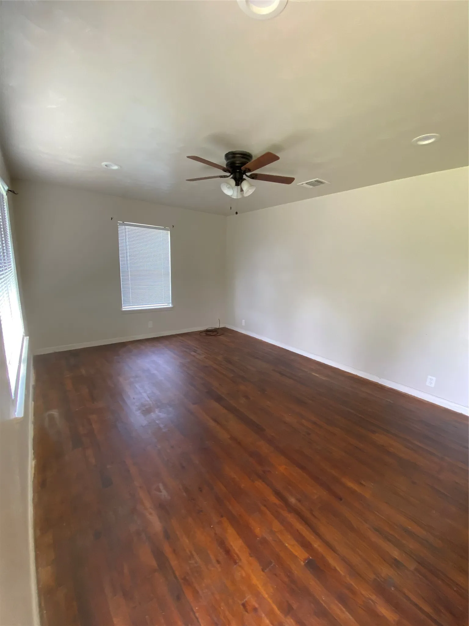 Single Family Residence For Rent in Van Zandt County , 1260 Vz County Road 1810, Grand Saline, Texas 75140, 2 Bedroom, 1 Bathroom, Garage spaces, 864 Sqft, built in 1961, Preowned, mls#21259362, Real Estate Agent in Grand Saline, Homes For Rent in Van Zandt county, Homes For Rent in Grand Saline, Realtor in Grand Saline Texas, Real Estate Brokerage Independent Realty Texas, Luminita Cordes Realtor