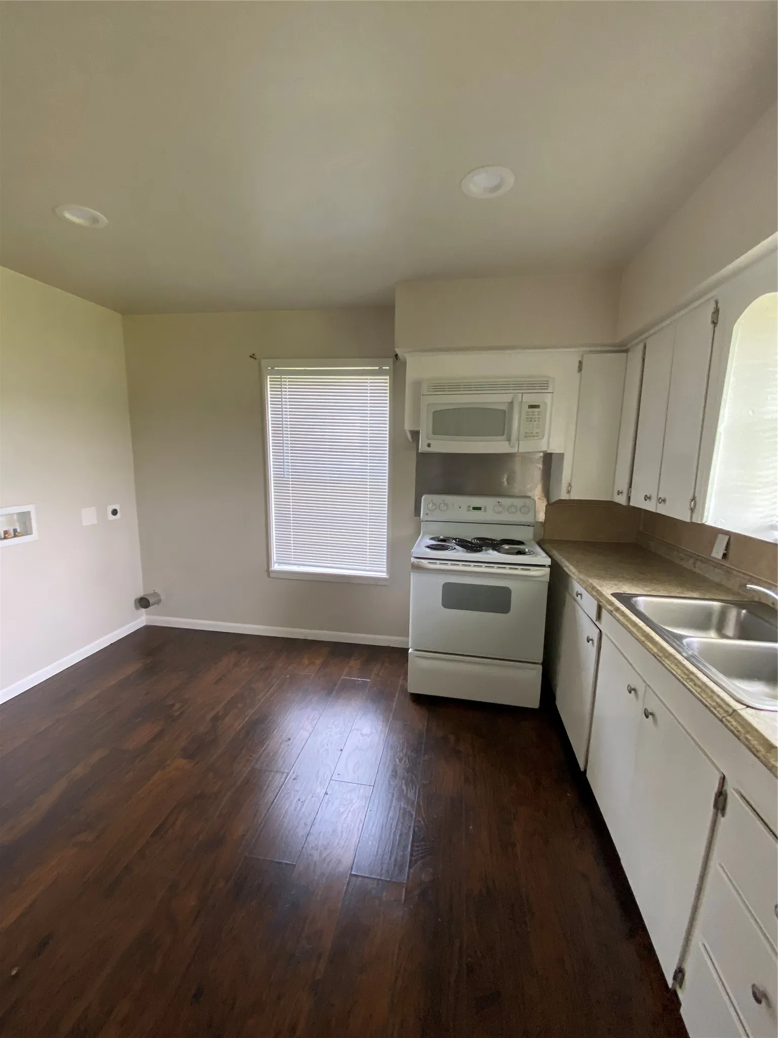 Single Family Residence For Rent in Van Zandt County , 1260 Vz County Road 1810, Grand Saline, Texas 75140, 2 Bedroom, 1 Bathroom, Garage spaces, 864 Sqft, built in 1961, Preowned, mls#21259362, Real Estate Agent in Grand Saline, Homes For Rent in Van Zandt county, Homes For Rent in Grand Saline, Realtor in Grand Saline Texas, Real Estate Brokerage Independent Realty Texas, Luminita Cordes Realtor