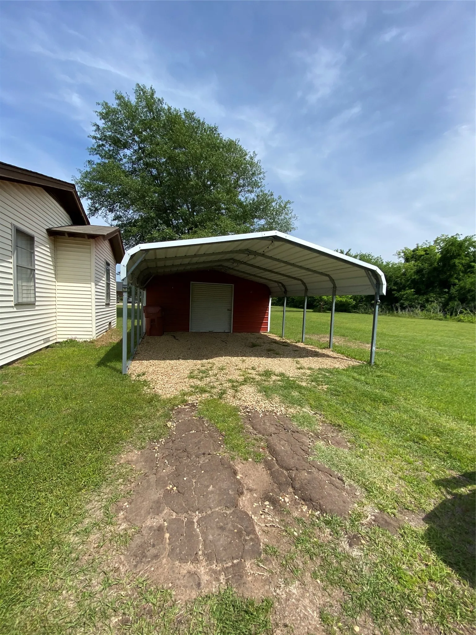 Single Family Residence For Rent in Van Zandt County , 1260 Vz County Road 1810, Grand Saline, Texas 75140, 2 Bedroom, 1 Bathroom, Garage spaces, 864 Sqft, built in 1961, Preowned, mls#21259362, Real Estate Agent in Grand Saline, Homes For Rent in Van Zandt county, Homes For Rent in Grand Saline, Realtor in Grand Saline Texas, Real Estate Brokerage Independent Realty Texas, Luminita Cordes Realtor