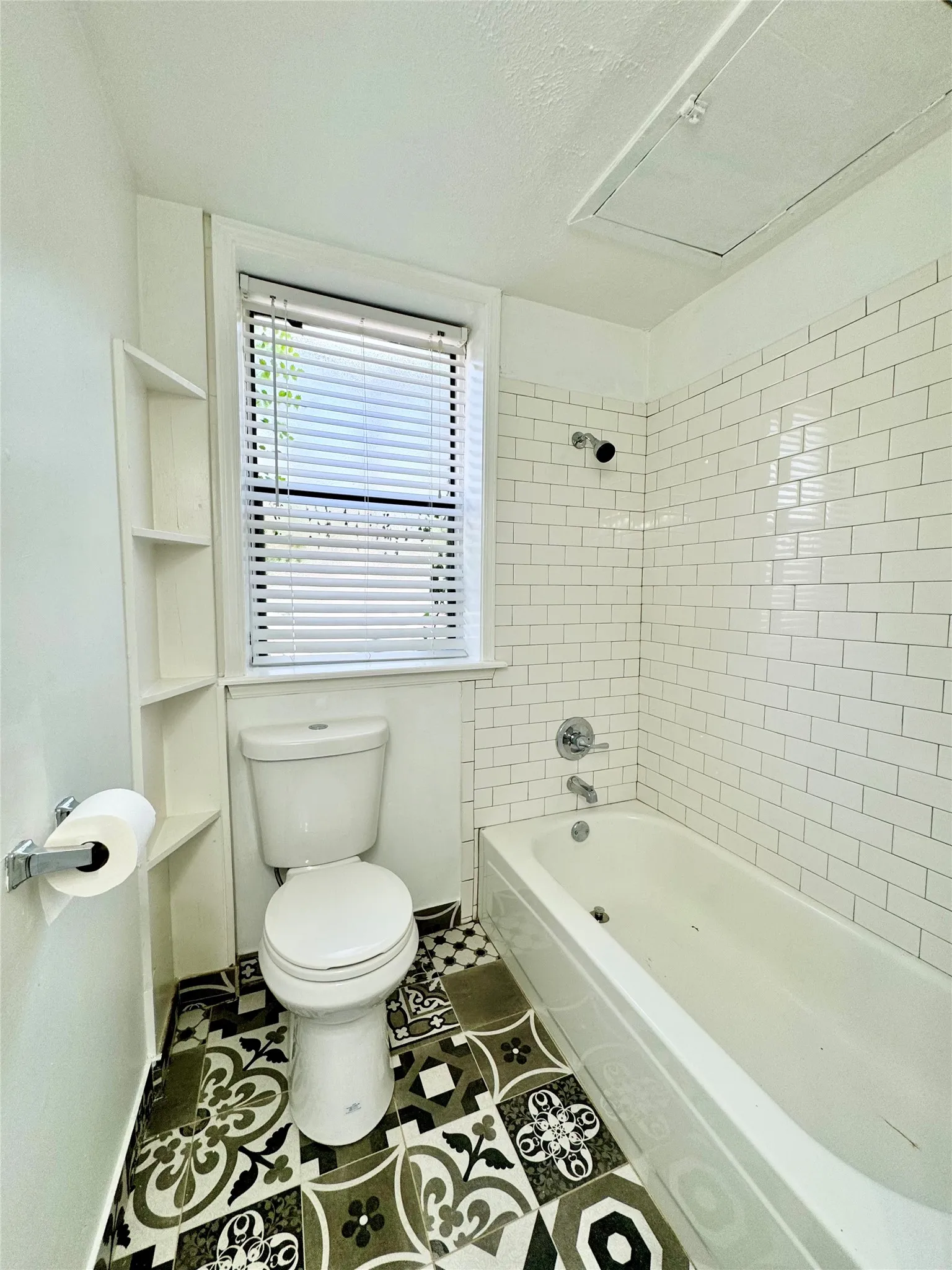 Apartment For Sale in Hunt County , 2309 Wesley Street, Greenville, Texas 75401, 11 Bedrooms, 6 Bathrooms, Garage spaces, 0 Sqft, built in 1910, Preowned, Price $650,000, mls#21256163, Real Estate Agent in Greenville, Homes For Sale in Hunt county, Homes For Sale in Greenville, Realtor in Greenville Texas, Real Estate Brokerage Independent Realty Texas, Luminita Cordes Realtor