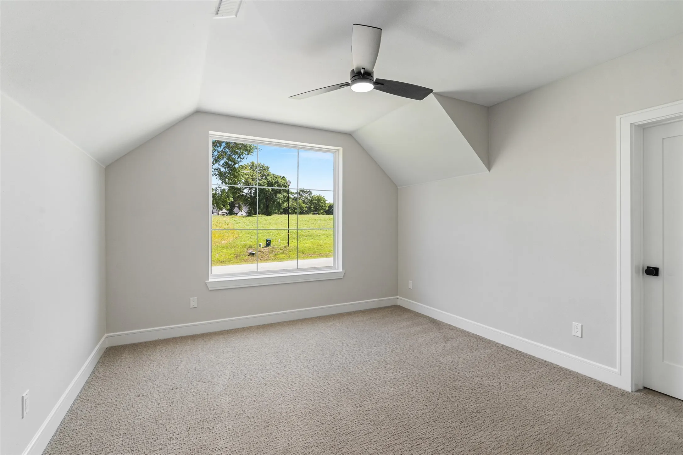 Single Family Residence For Sale in Kaufman County , 1524 Shoreline Drive, Mabank, Texas 75143, 4 Bedroom, 4 Bathroom, 2 Garage spaces, 3,756 Sqft, built in 2024, New Construction - Complete, mls#21255427, Real Estate Agent in Mabank, Homes For Sale in Kaufman county, Homes For Sale in Mabank, Realtor in Mabank Texas, Real Estate Brokerage Independent Realty Texas, Luminita Cordes Realtor