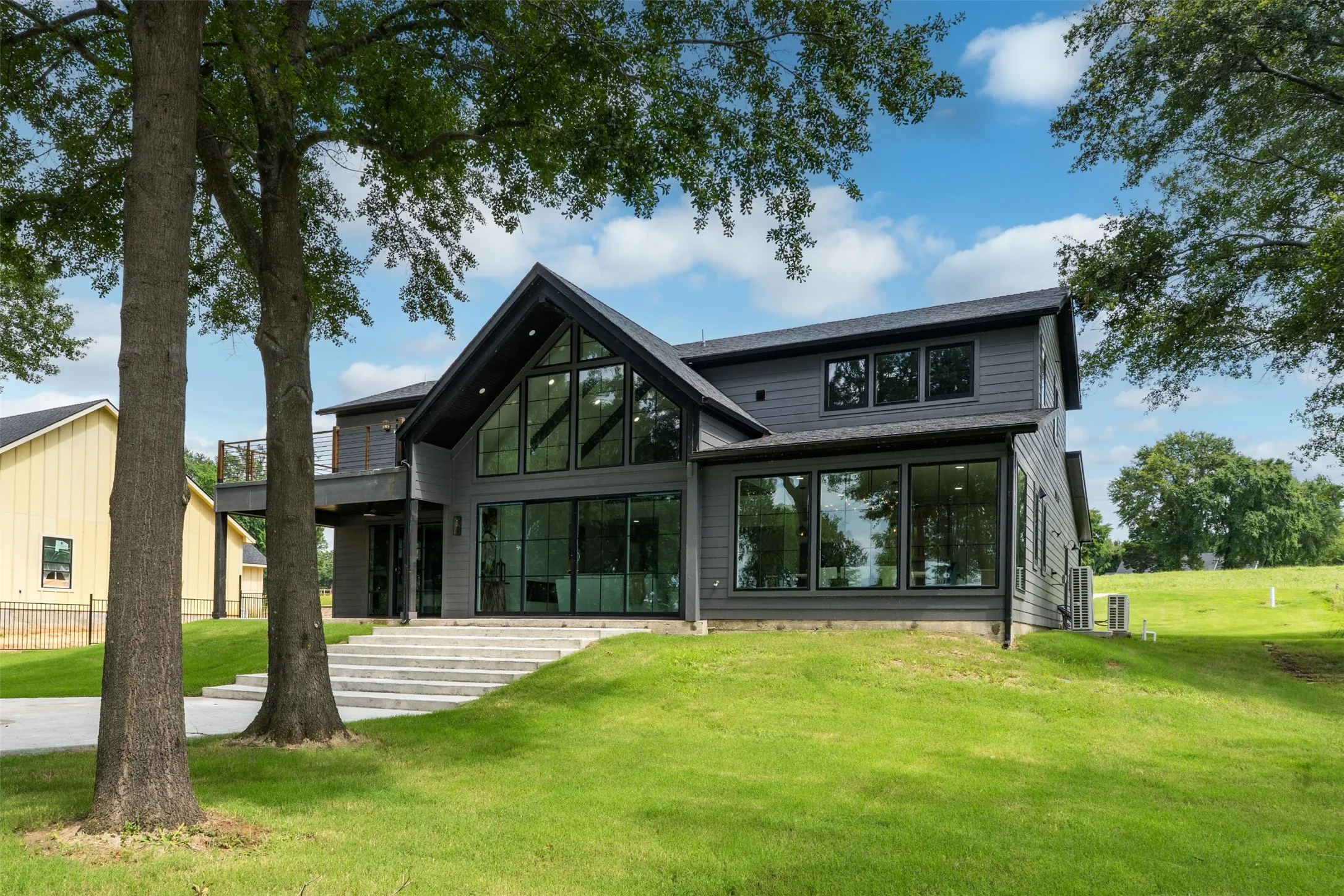 Single Family Residence For Sale in Kaufman County , 1524 Shoreline Drive, Mabank, Texas 75143, 4 Bedroom, 4 Bathroom, 2 Garage spaces, 3,756 Sqft, built in 2024, New Construction - Complete, mls#21255427, Real Estate Agent in Mabank, Homes For Sale in Kaufman county, Homes For Sale in Mabank, Realtor in Mabank Texas, Real Estate Brokerage Independent Realty Texas, Luminita Cordes Realtor