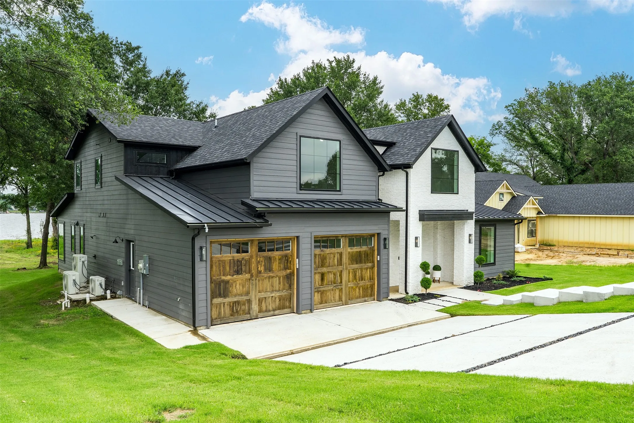 Single Family Residence For Sale in Kaufman County , 1524 Shoreline Drive, Mabank, Texas 75143, 4 Bedroom, 4 Bathroom, 2 Garage spaces, 3,756 Sqft, built in 2024, New Construction - Complete, mls#21255427, Real Estate Agent in Mabank, Homes For Sale in Kaufman county, Homes For Sale in Mabank, Realtor in Mabank Texas, Real Estate Brokerage Independent Realty Texas, Luminita Cordes Realtor