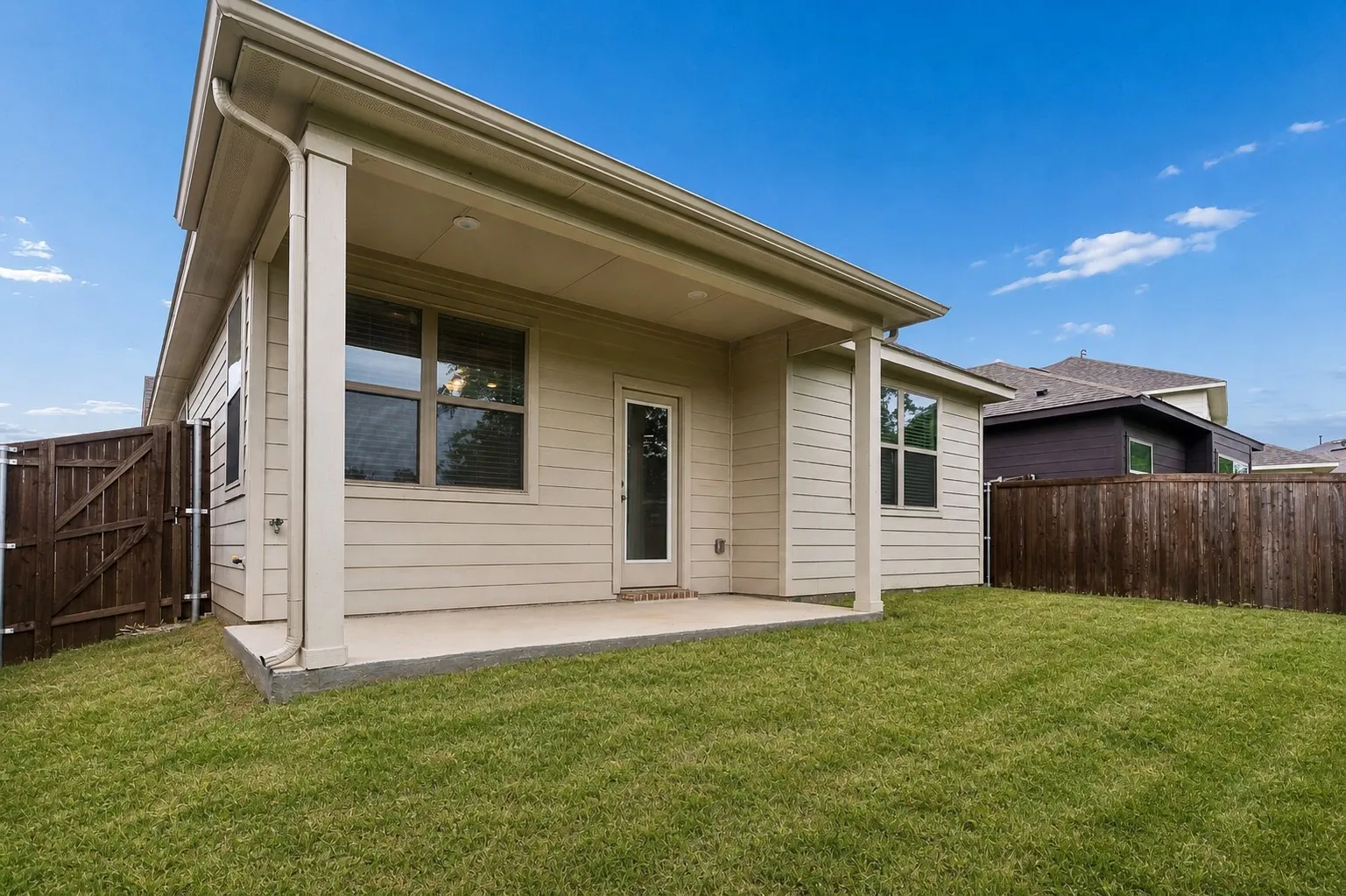 Single Family Residence For Sale in Collin County , 310 Boston Drive, Princeton, Texas 75407, 3 Bedroom, 2 Bathroom, 2 Garage spaces, 1,584 Sqft, built in 2022, Preowned, mls#21257778, Real Estate Agent in Princeton, Homes For Sale in Collin county, Homes For Sale in Princeton, Realtor in Princeton Texas, Real Estate Brokerage Independent Realty Texas, Luminita Cordes Realtor