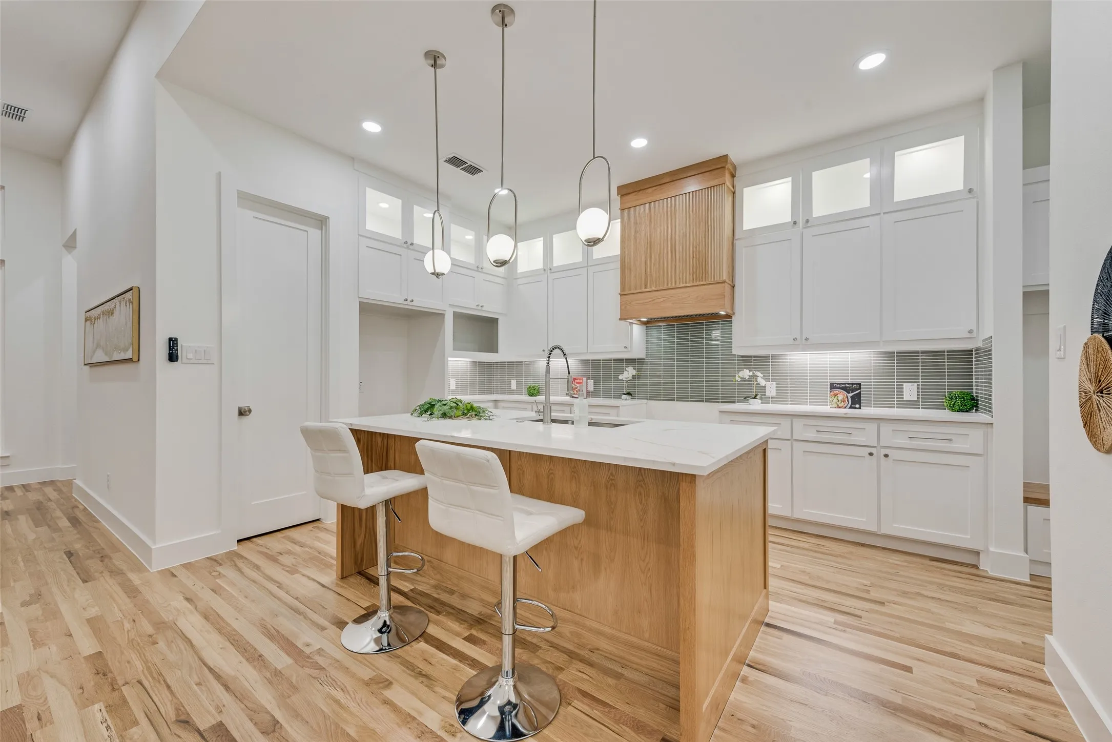 Single Family Residence For Sale in Dallas County , 3530 Gibsondell Avenue, Dallas, Texas 75211, 4 Bedroom, 4 Bathroom, 2 Garage spaces, 2,869 Sqft, built in 2026, New Construction - Complete, mls#21259415, Real Estate Agent in Dallas, Homes For Sale in Dallas county, Homes For Sale in Dallas, Realtor in Dallas Texas, Real Estate Brokerage Independent Realty Texas, Luminita Cordes Realtor
