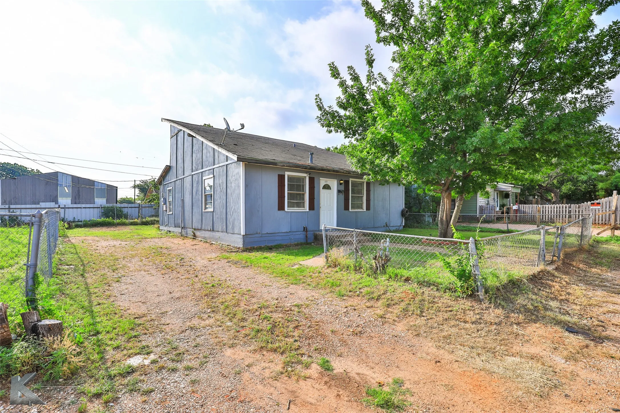 Single Family Residence For Sale in Taylor County , 177 Maxwell Drive, Abilene, Texas 79602, 3 Bedrooms, 1 Bathroom, Garage spaces, 1,050 Sqft, built in 1952, Preowned, Price $58,000, mls#21259424, Real Estate Agent in Abilene, Homes For Sale in Taylor county, Homes For Sale in Abilene, Realtor in Abilene Texas, Real Estate Brokerage Independent Realty Texas, Luminita Cordes Realtor