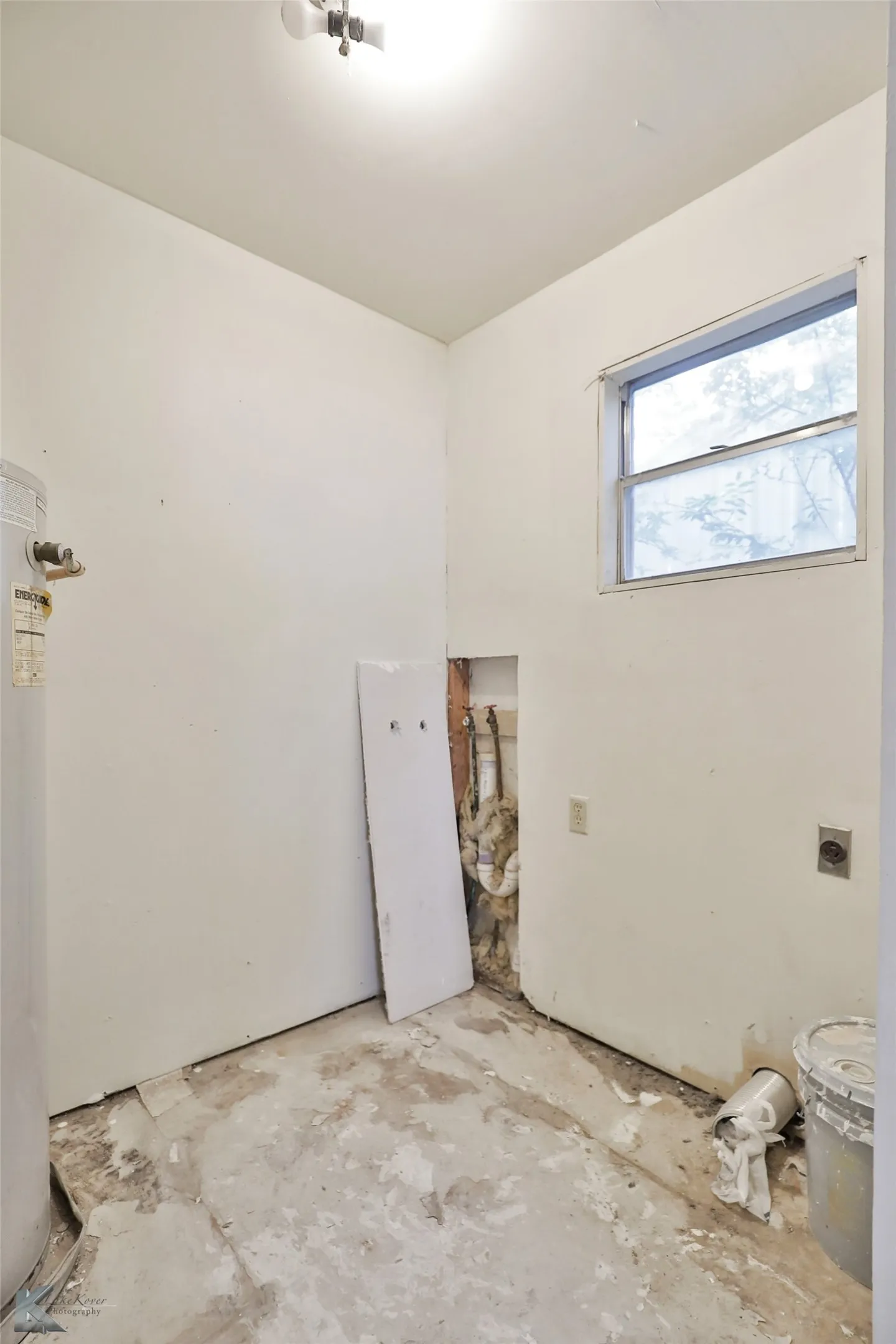 Single Family Residence For Sale in Taylor County , 177 Maxwell Drive, Abilene, Texas 79602, 3 Bedrooms, 1 Bathroom, Garage spaces, 1,050 Sqft, built in 1952, Preowned, Price $58,000, mls#21259424, Real Estate Agent in Abilene, Homes For Sale in Taylor county, Homes For Sale in Abilene, Realtor in Abilene Texas, Real Estate Brokerage Independent Realty Texas, Luminita Cordes Realtor