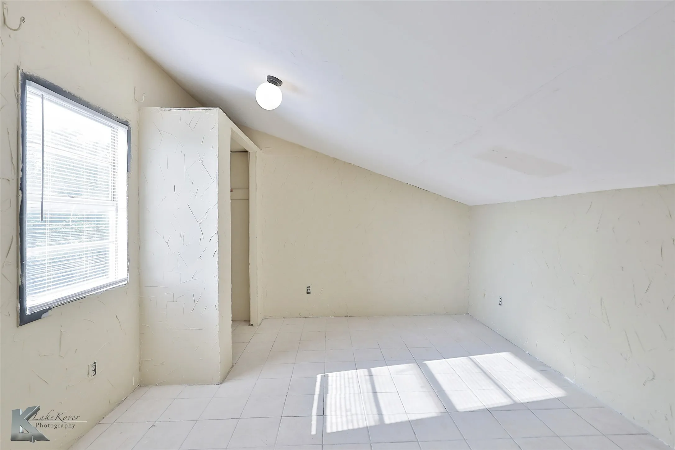 Single Family Residence For Sale in Taylor County , 177 Maxwell Drive, Abilene, Texas 79602, 3 Bedrooms, 1 Bathroom, Garage spaces, 1,050 Sqft, built in 1952, Preowned, Price $58,000, mls#21259424, Real Estate Agent in Abilene, Homes For Sale in Taylor county, Homes For Sale in Abilene, Realtor in Abilene Texas, Real Estate Brokerage Independent Realty Texas, Luminita Cordes Realtor
