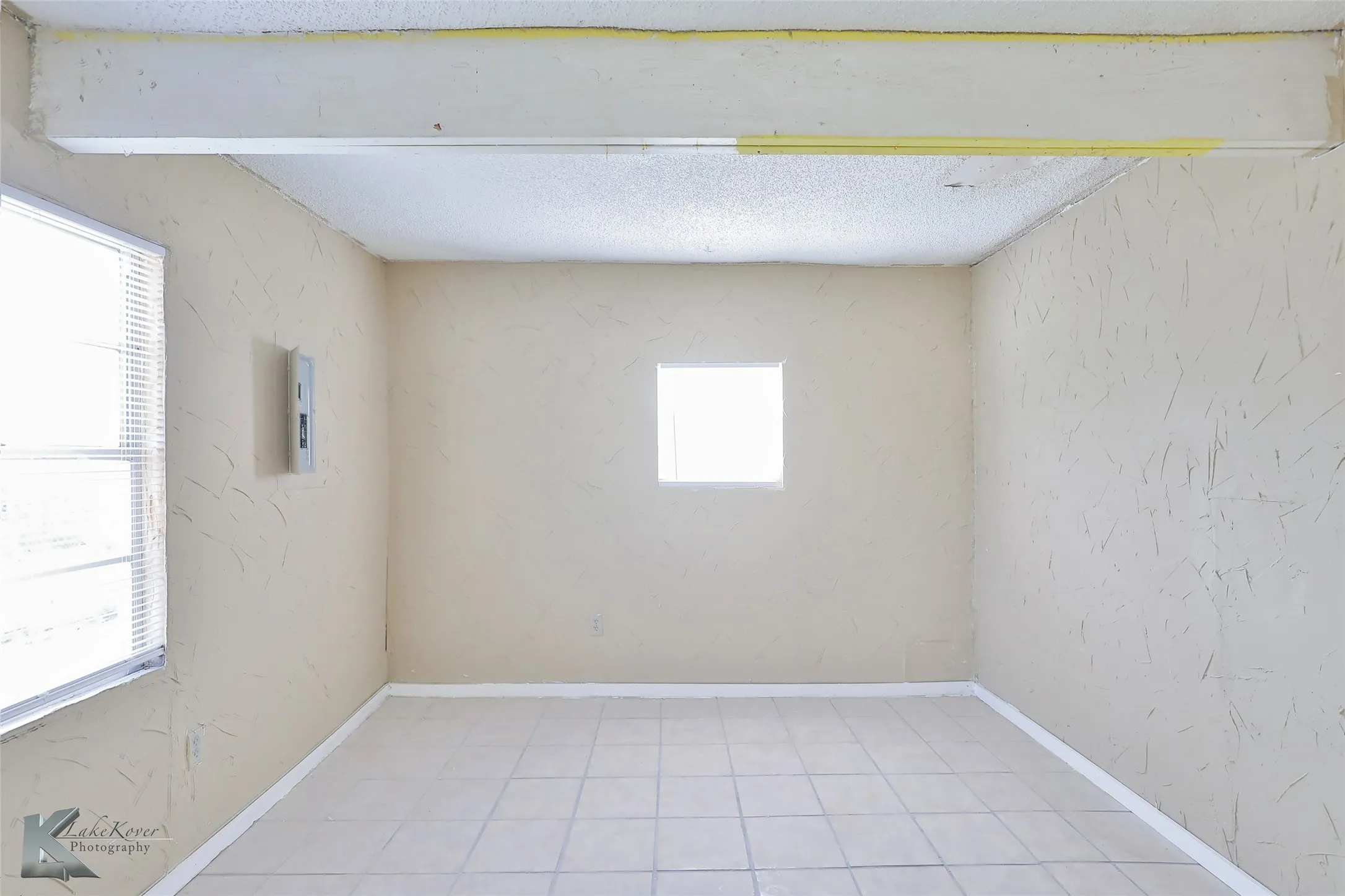 Single Family Residence For Sale in Taylor County , 177 Maxwell Drive, Abilene, Texas 79602, 3 Bedrooms, 1 Bathroom, Garage spaces, 1,050 Sqft, built in 1952, Preowned, Price $58,000, mls#21259424, Real Estate Agent in Abilene, Homes For Sale in Taylor county, Homes For Sale in Abilene, Realtor in Abilene Texas, Real Estate Brokerage Independent Realty Texas, Luminita Cordes Realtor