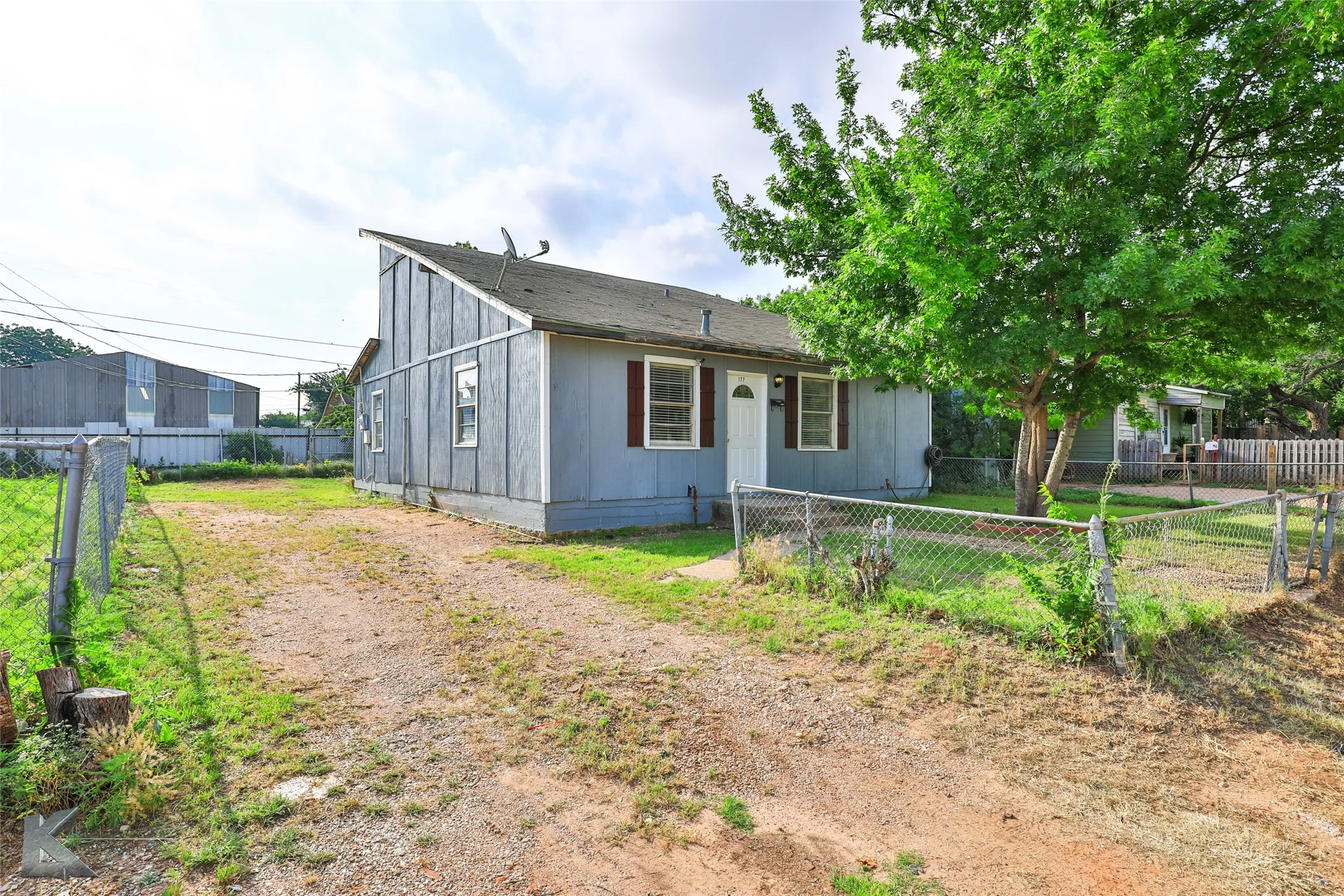 Single Family Residence For Sale in Taylor County , 177 Maxwell Drive, Abilene, Texas 79602, 3 Bedrooms, 1 Bathroom, Garage spaces, 1,050 Sqft, built in 1952, Preowned, Price $58,000, mls#21259424, Real Estate Agent in Abilene, Homes For Sale in Taylor county, Homes For Sale in Abilene, Realtor in Abilene Texas, Real Estate Brokerage Independent Realty Texas, Luminita Cordes Realtor