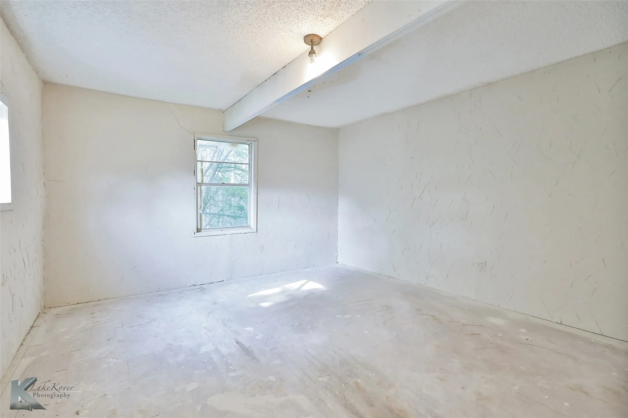 Single Family Residence For Sale in Taylor County , 177 Maxwell Drive, Abilene, Texas 79602, 3 Bedrooms, 1 Bathroom, Garage spaces, 1,050 Sqft, built in 1952, Preowned, Price $58,000, mls#21259424, Real Estate Agent in Abilene, Homes For Sale in Taylor county, Homes For Sale in Abilene, Realtor in Abilene Texas, Real Estate Brokerage Independent Realty Texas, Luminita Cordes Realtor