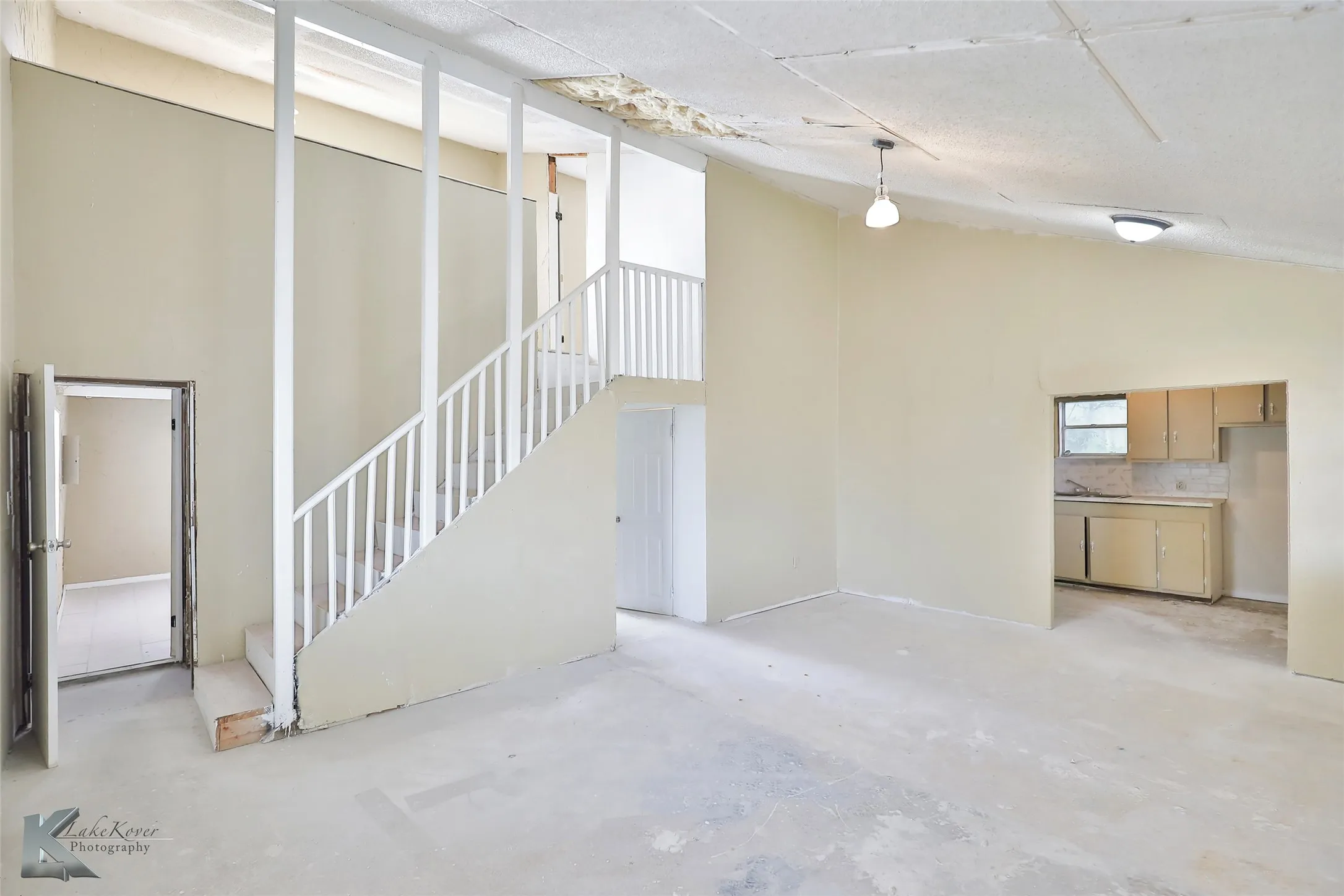 Single Family Residence For Sale in Taylor County , 177 Maxwell Drive, Abilene, Texas 79602, 3 Bedrooms, 1 Bathroom, Garage spaces, 1,050 Sqft, built in 1952, Preowned, Price $58,000, mls#21259424, Real Estate Agent in Abilene, Homes For Sale in Taylor county, Homes For Sale in Abilene, Realtor in Abilene Texas, Real Estate Brokerage Independent Realty Texas, Luminita Cordes Realtor