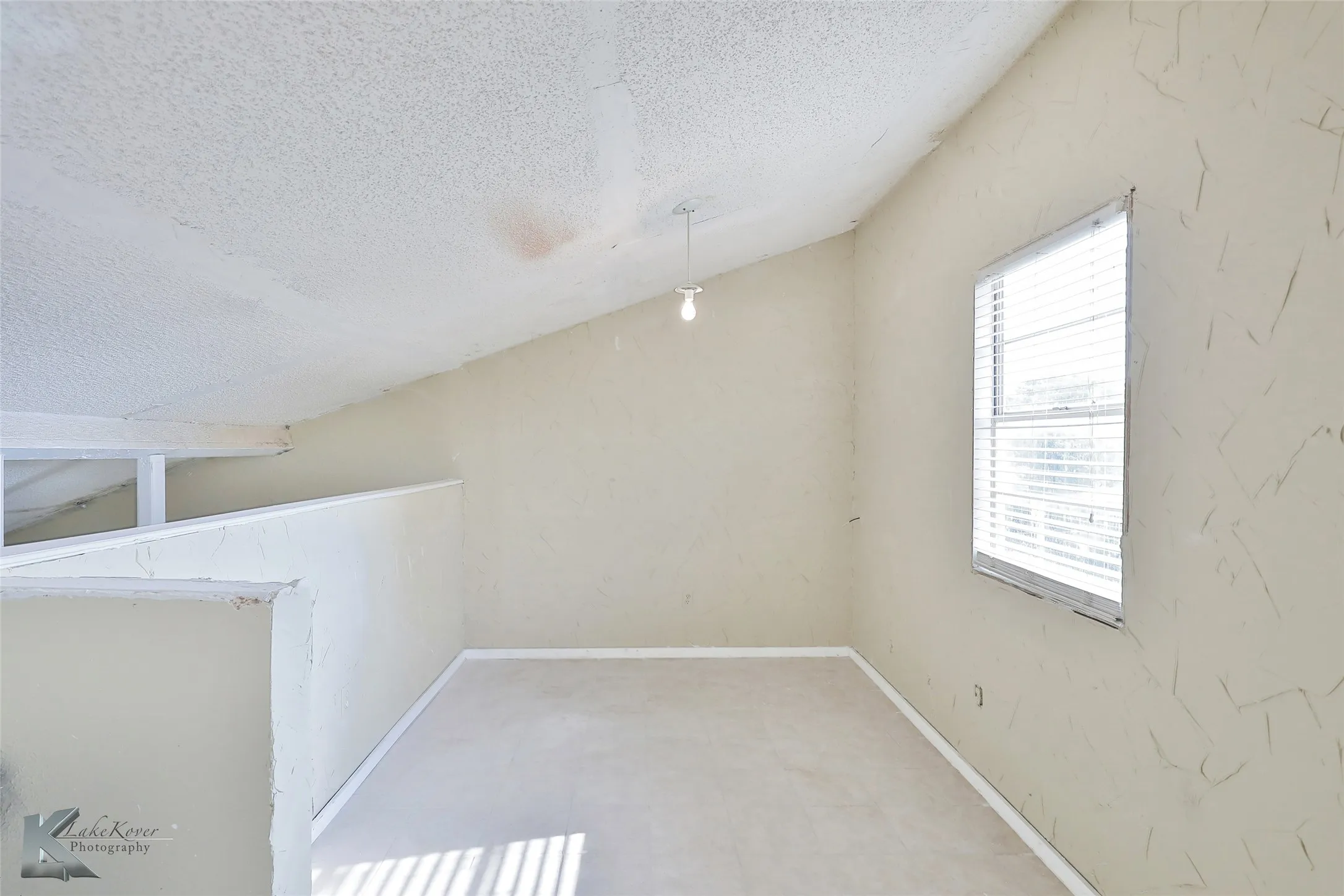 Single Family Residence For Sale in Taylor County , 177 Maxwell Drive, Abilene, Texas 79602, 3 Bedrooms, 1 Bathroom, Garage spaces, 1,050 Sqft, built in 1952, Preowned, Price $58,000, mls#21259424, Real Estate Agent in Abilene, Homes For Sale in Taylor county, Homes For Sale in Abilene, Realtor in Abilene Texas, Real Estate Brokerage Independent Realty Texas, Luminita Cordes Realtor