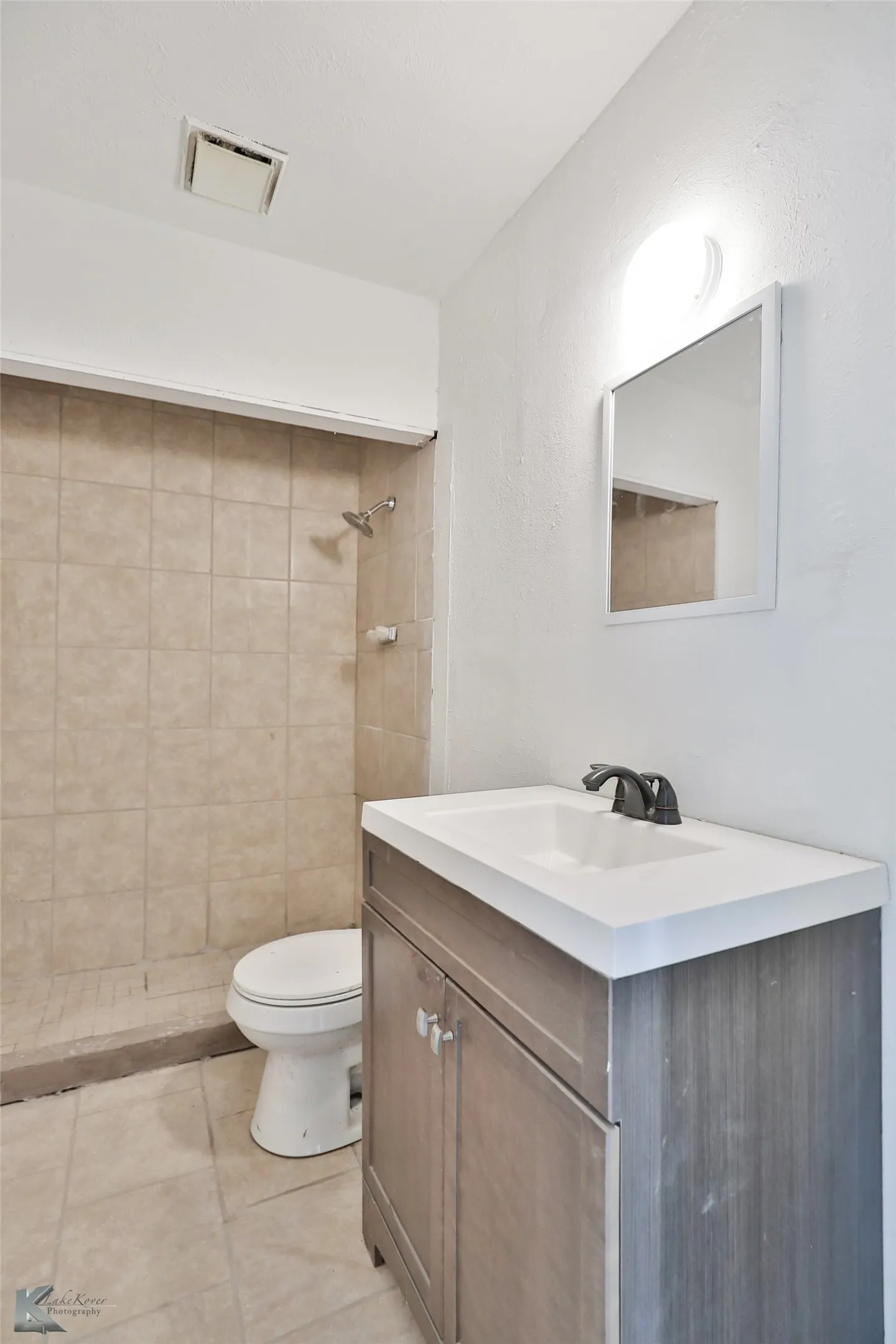 Single Family Residence For Sale in Taylor County , 177 Maxwell Drive, Abilene, Texas 79602, 3 Bedrooms, 1 Bathroom, Garage spaces, 1,050 Sqft, built in 1952, Preowned, Price $58,000, mls#21259424, Real Estate Agent in Abilene, Homes For Sale in Taylor county, Homes For Sale in Abilene, Realtor in Abilene Texas, Real Estate Brokerage Independent Realty Texas, Luminita Cordes Realtor