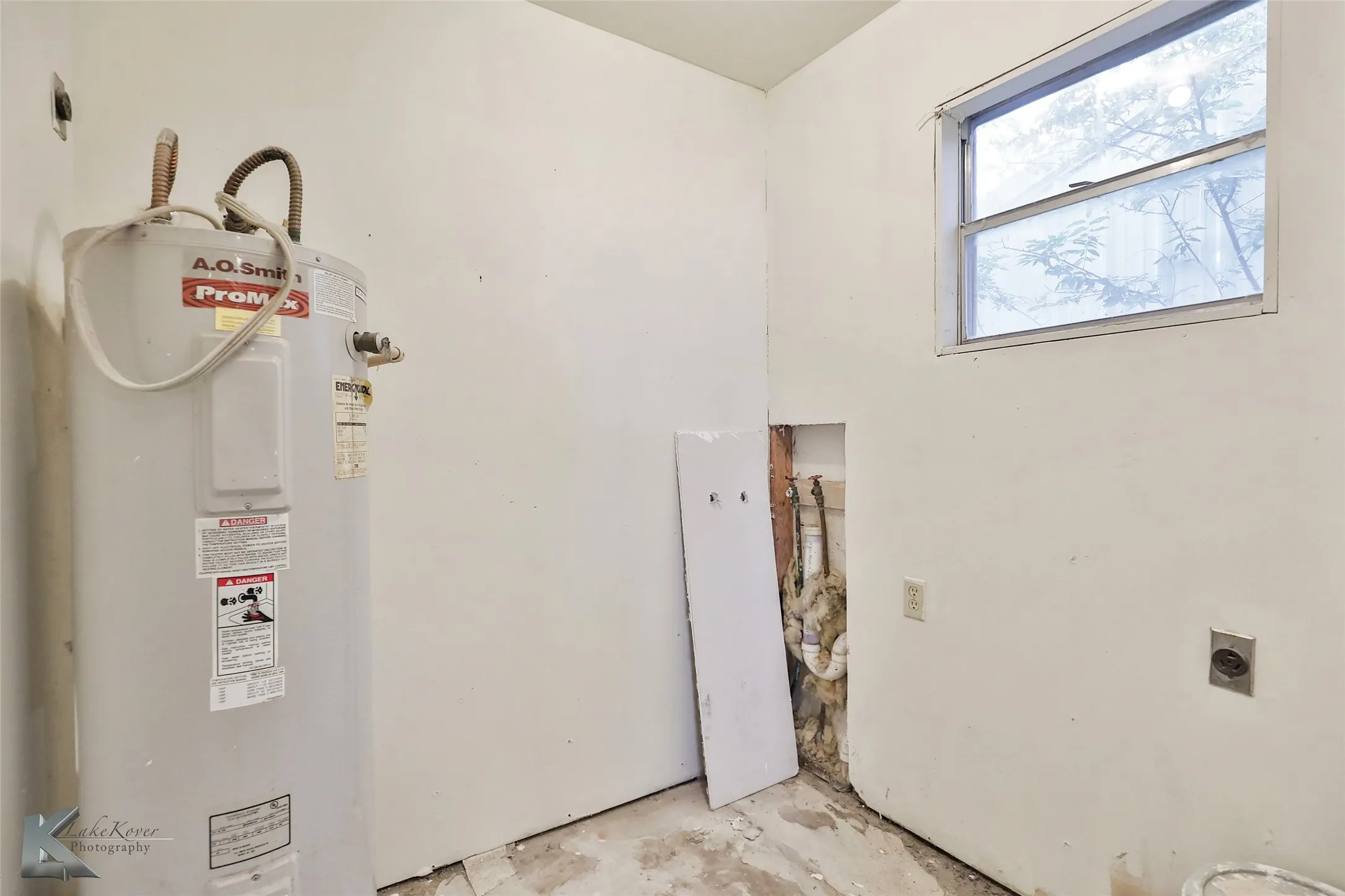 Single Family Residence For Sale in Taylor County , 177 Maxwell Drive, Abilene, Texas 79602, 3 Bedrooms, 1 Bathroom, Garage spaces, 1,050 Sqft, built in 1952, Preowned, Price $58,000, mls#21259424, Real Estate Agent in Abilene, Homes For Sale in Taylor county, Homes For Sale in Abilene, Realtor in Abilene Texas, Real Estate Brokerage Independent Realty Texas, Luminita Cordes Realtor