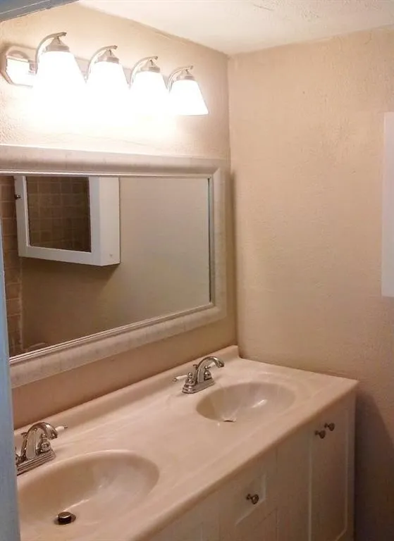 Single Family Residence For Sale in Collin County , 1111 N Houston Street, Royse City, Texas 75189, 3 Bedrooms, 2 Bathrooms, Garage spaces, 1,567 Sqft, built in 1973, Price $195,000, mls#21253529, Real Estate Agent in Royse City, Homes For Sale in Collin county, Homes For Sale in Royse City, Realtor in Royse City Texas, Real Estate Brokerage Independent Realty Texas, Luminita Cordes Realtor